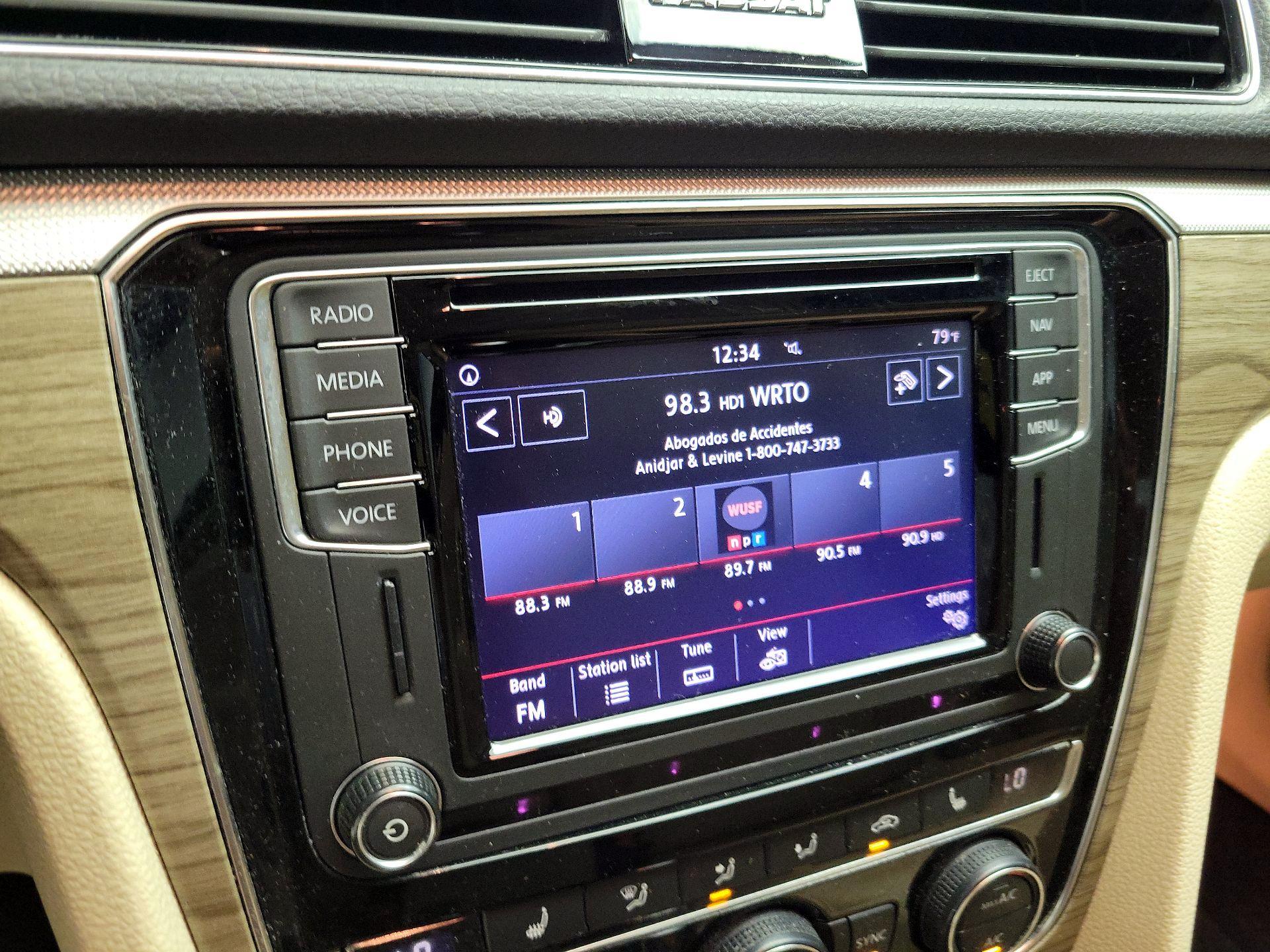 Thumbnail: 2018 Volkswagen Passat - 16