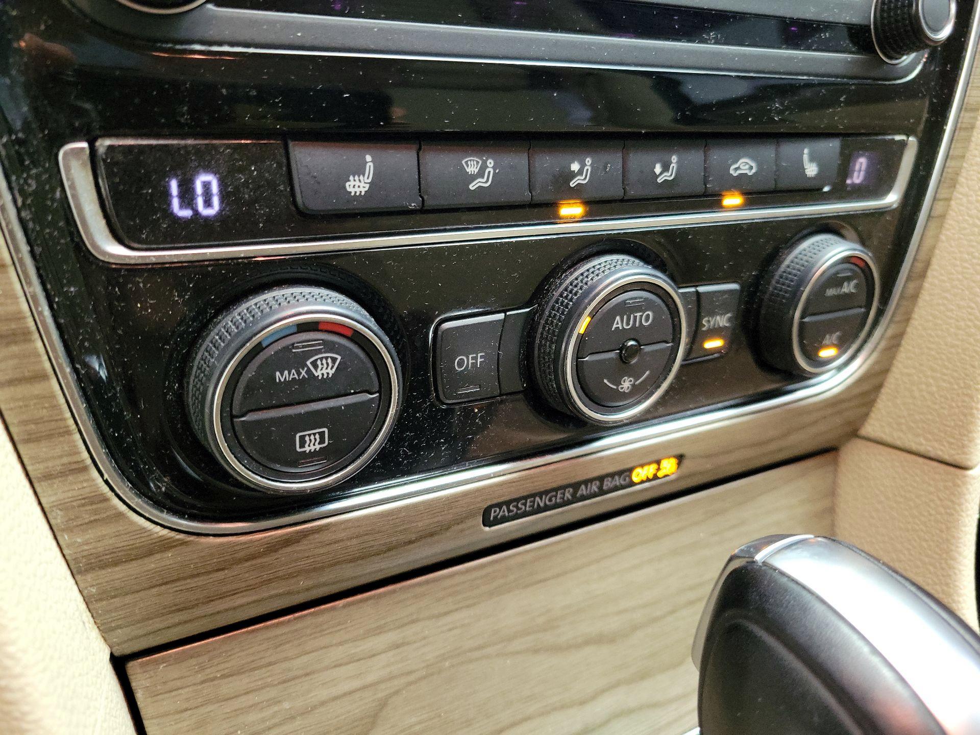 Thumbnail: 2018 Volkswagen Passat - 17