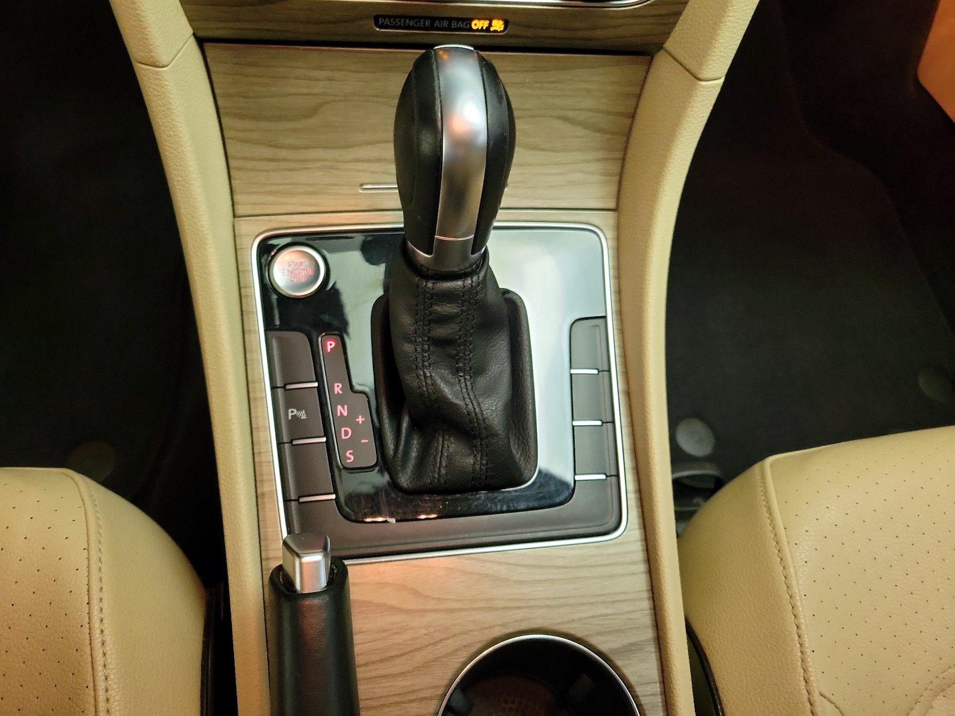 Thumbnail: 2018 Volkswagen Passat - 18