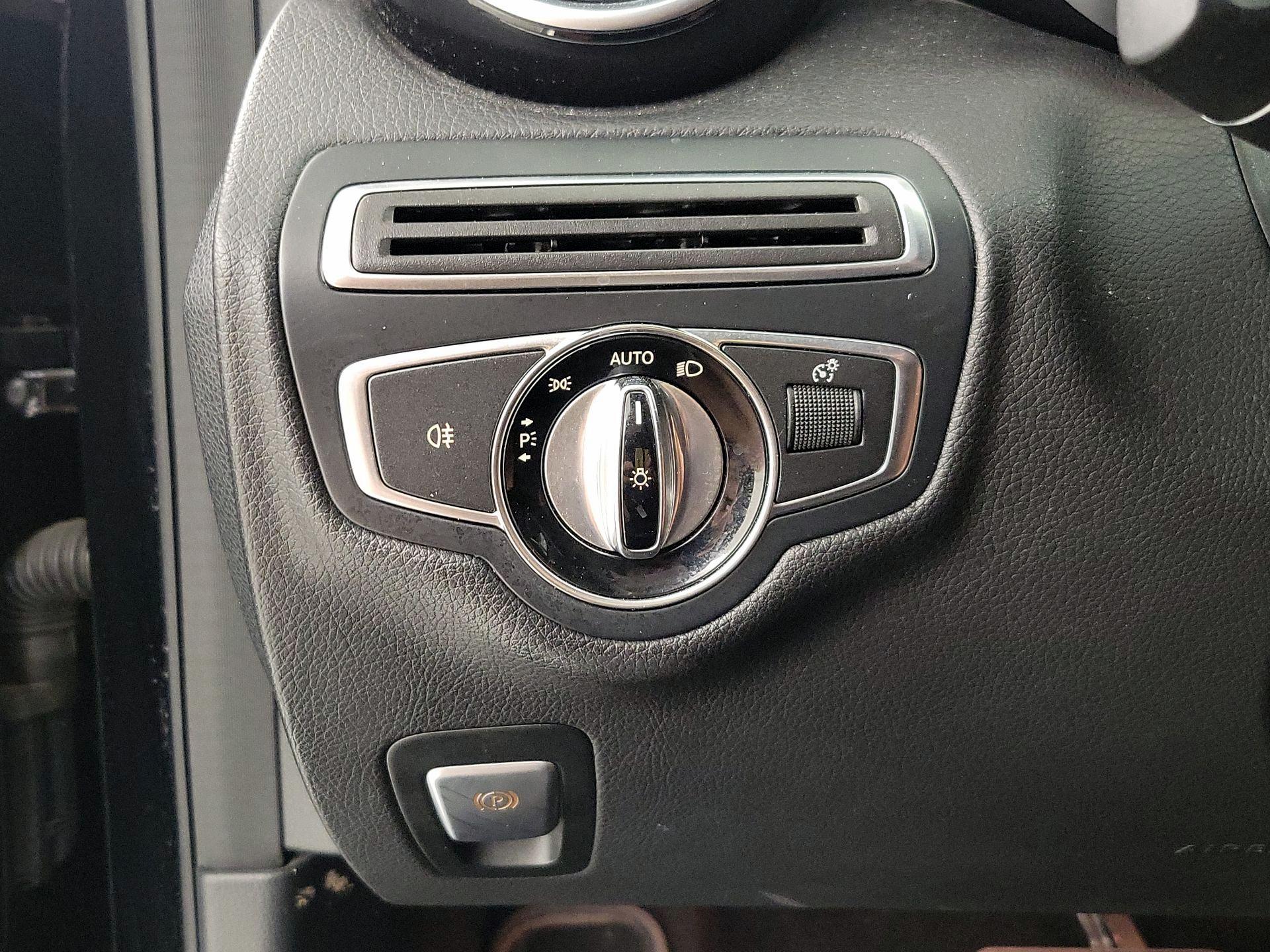 Thumbnail: 2016 Mercedes-Benz C-Class - 13