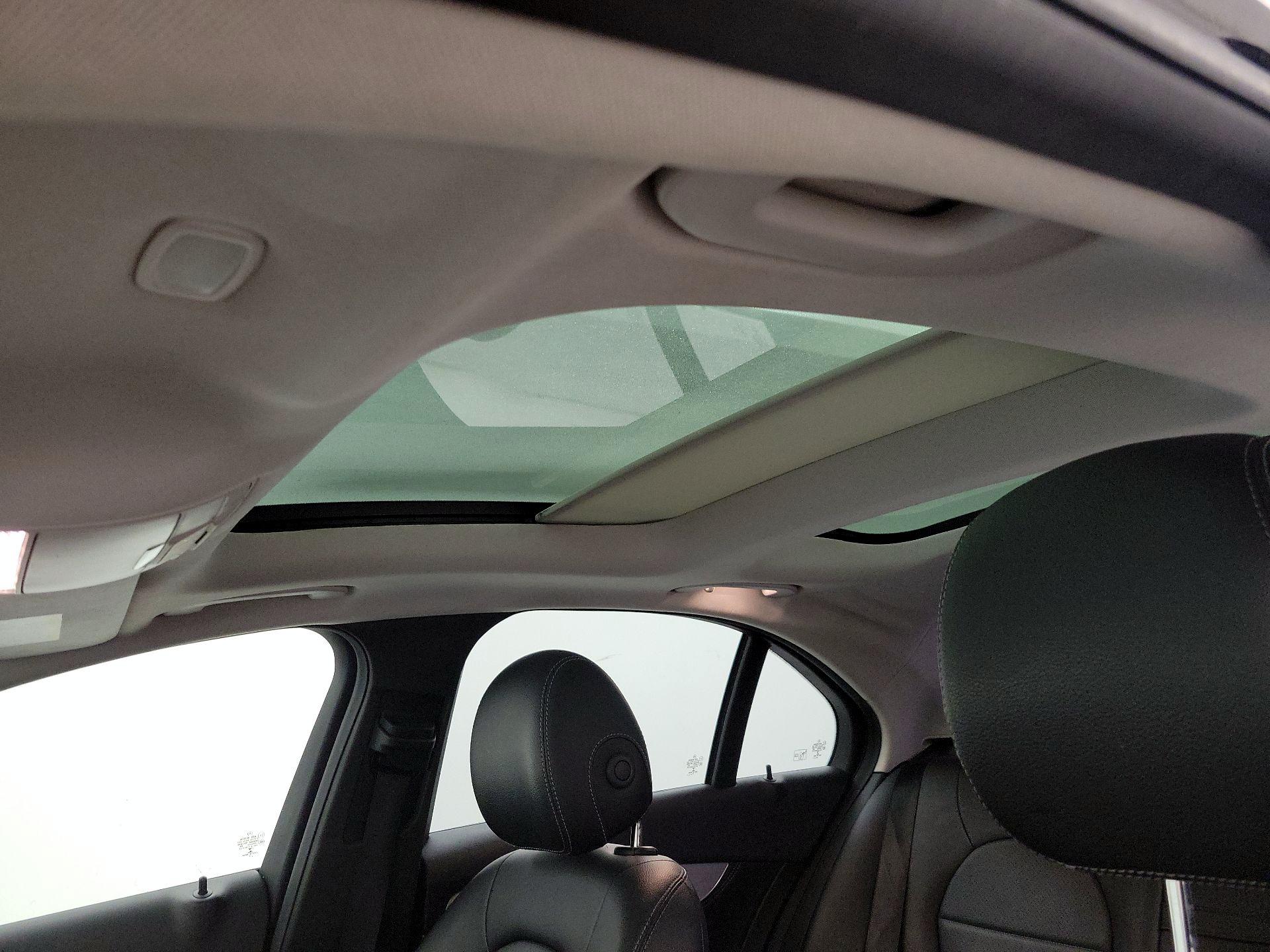 Thumbnail: 2016 Mercedes-Benz C-Class - 18