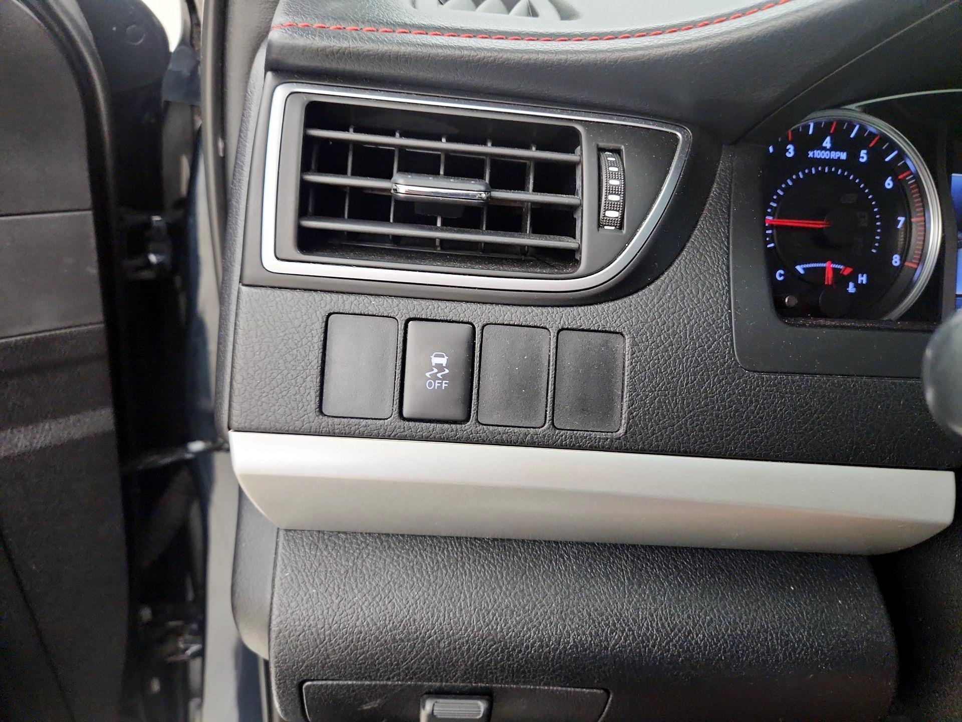 Thumbnail: 2016 Toyota Camry - 13