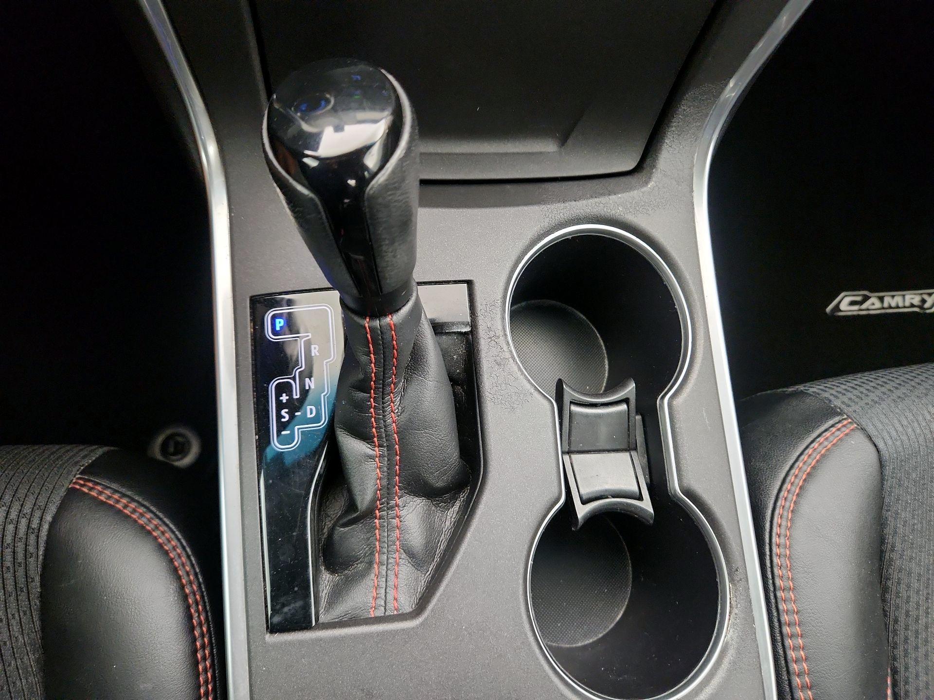 Thumbnail: 2016 Toyota Camry - 17