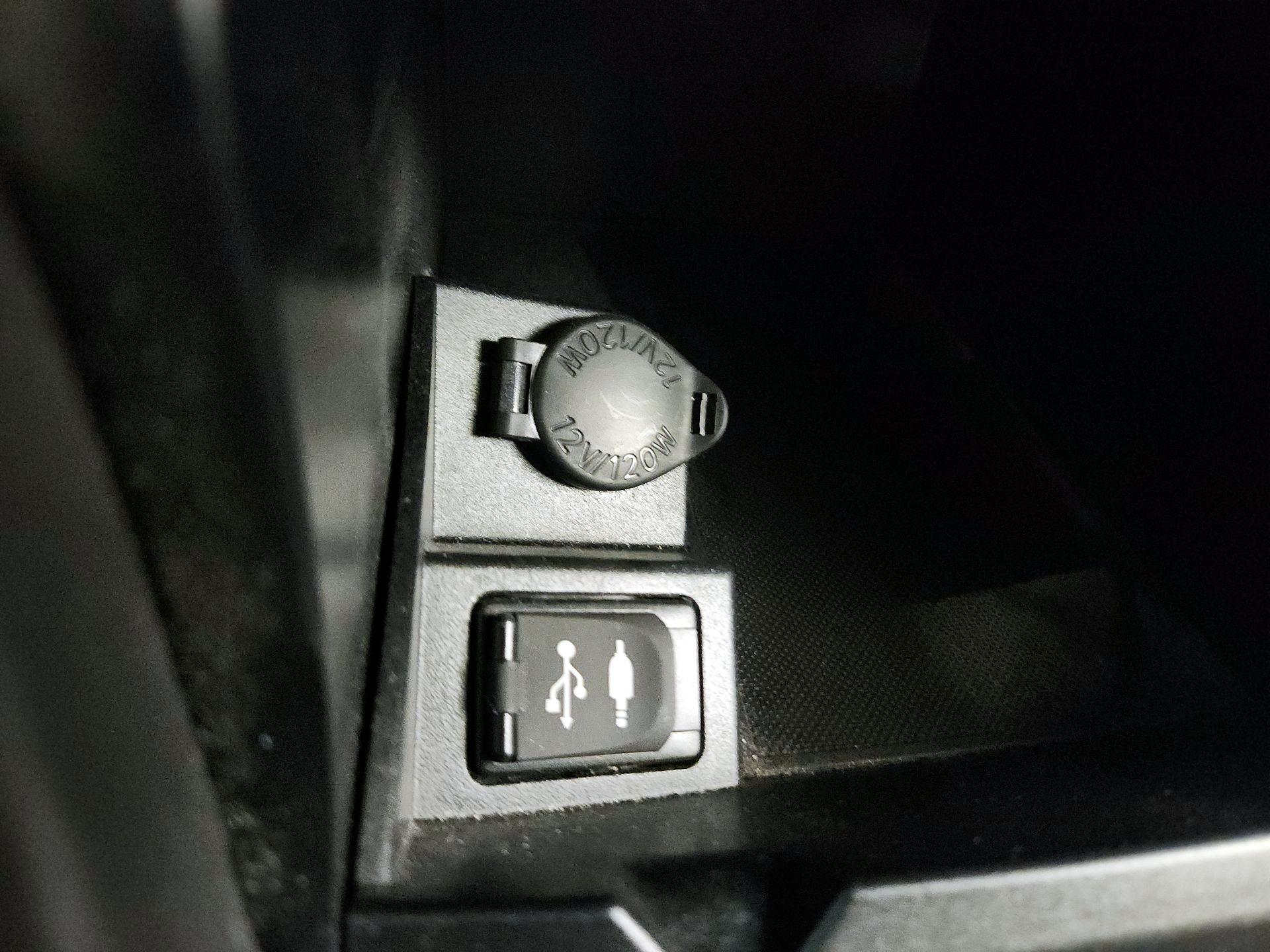 Thumbnail: 2016 Toyota Camry - 18