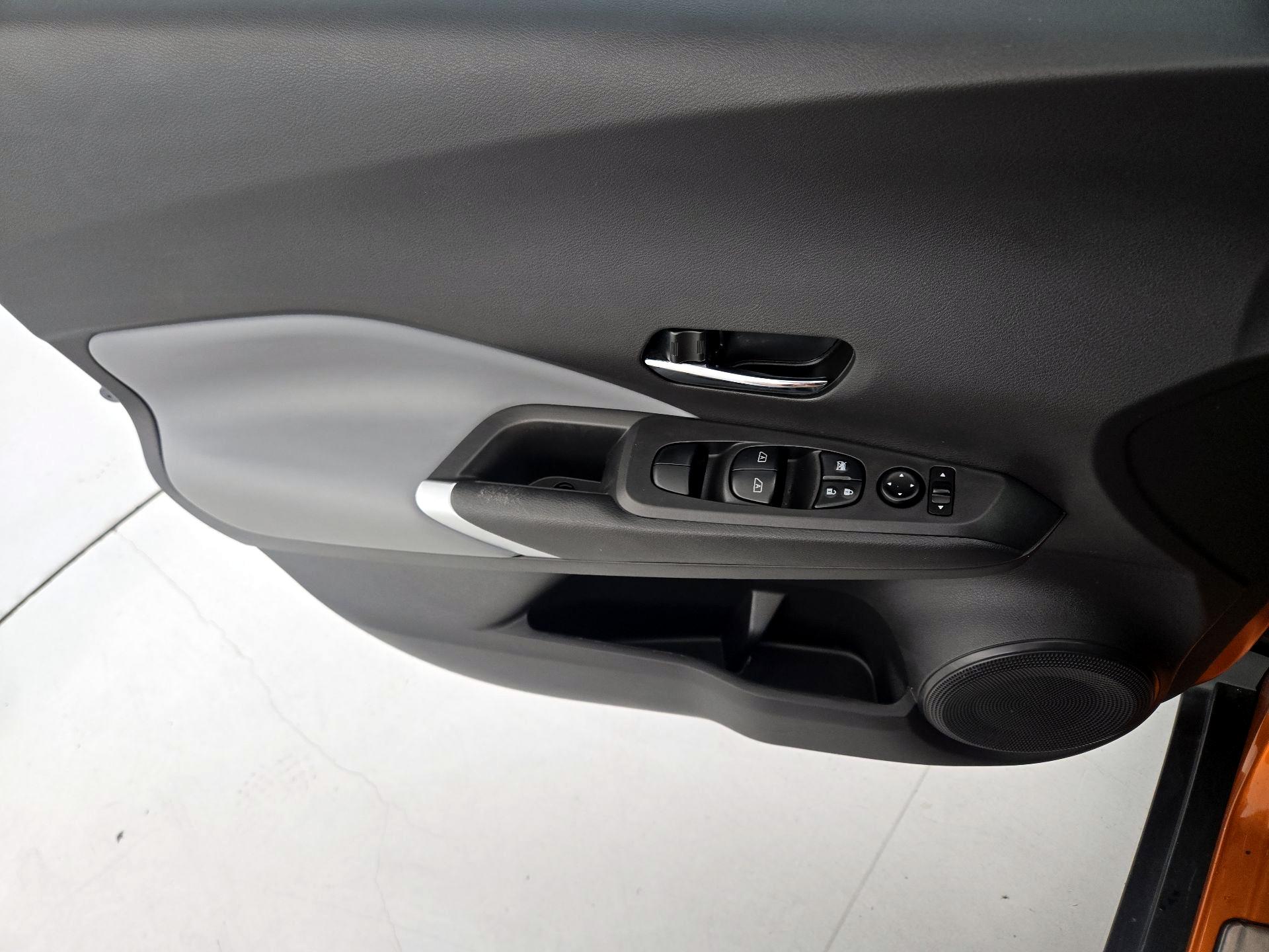 Thumbnail: 2021 Nissan Kicks - 12