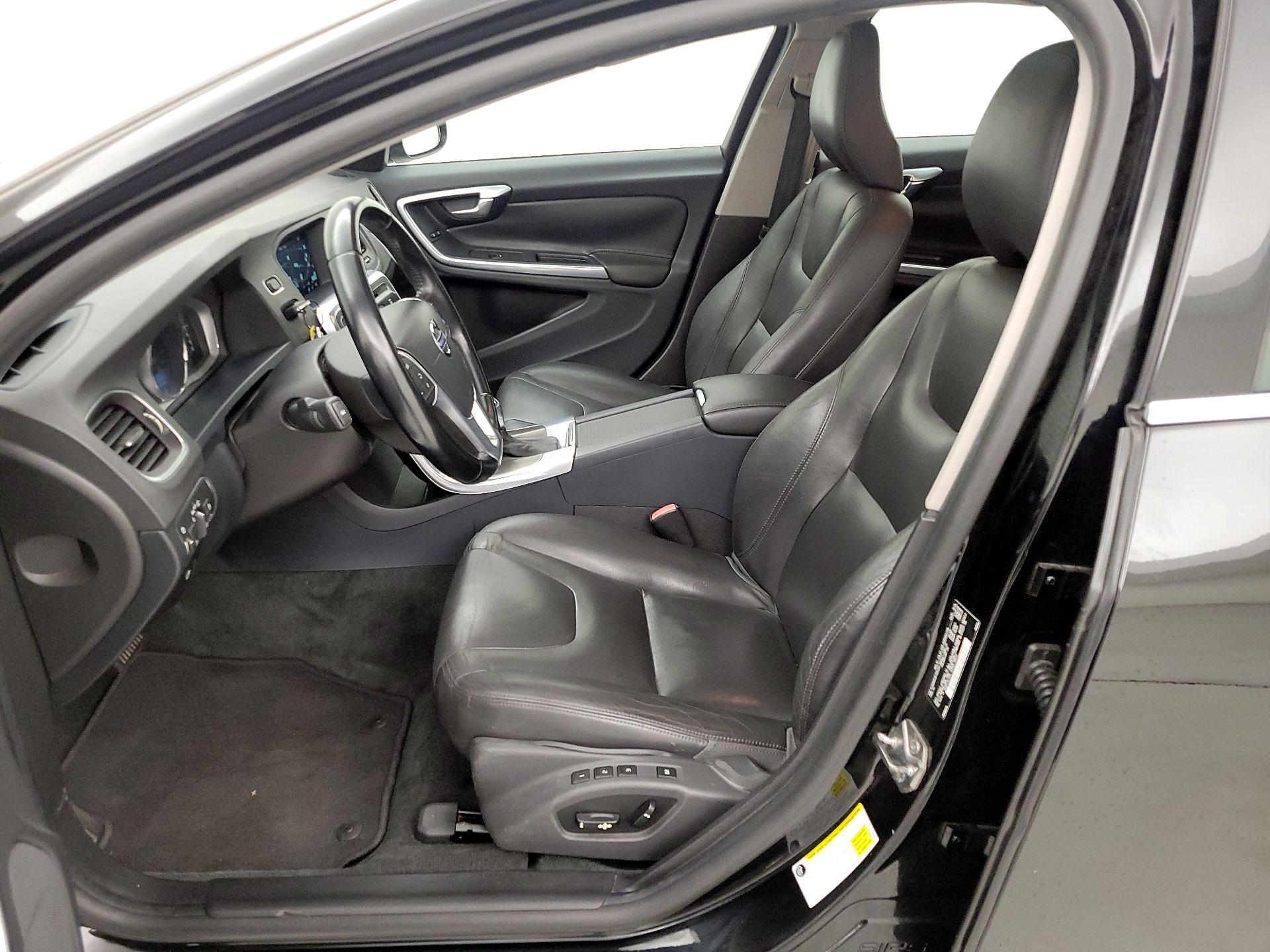 Thumbnail: 2015 Volvo V60 - 11