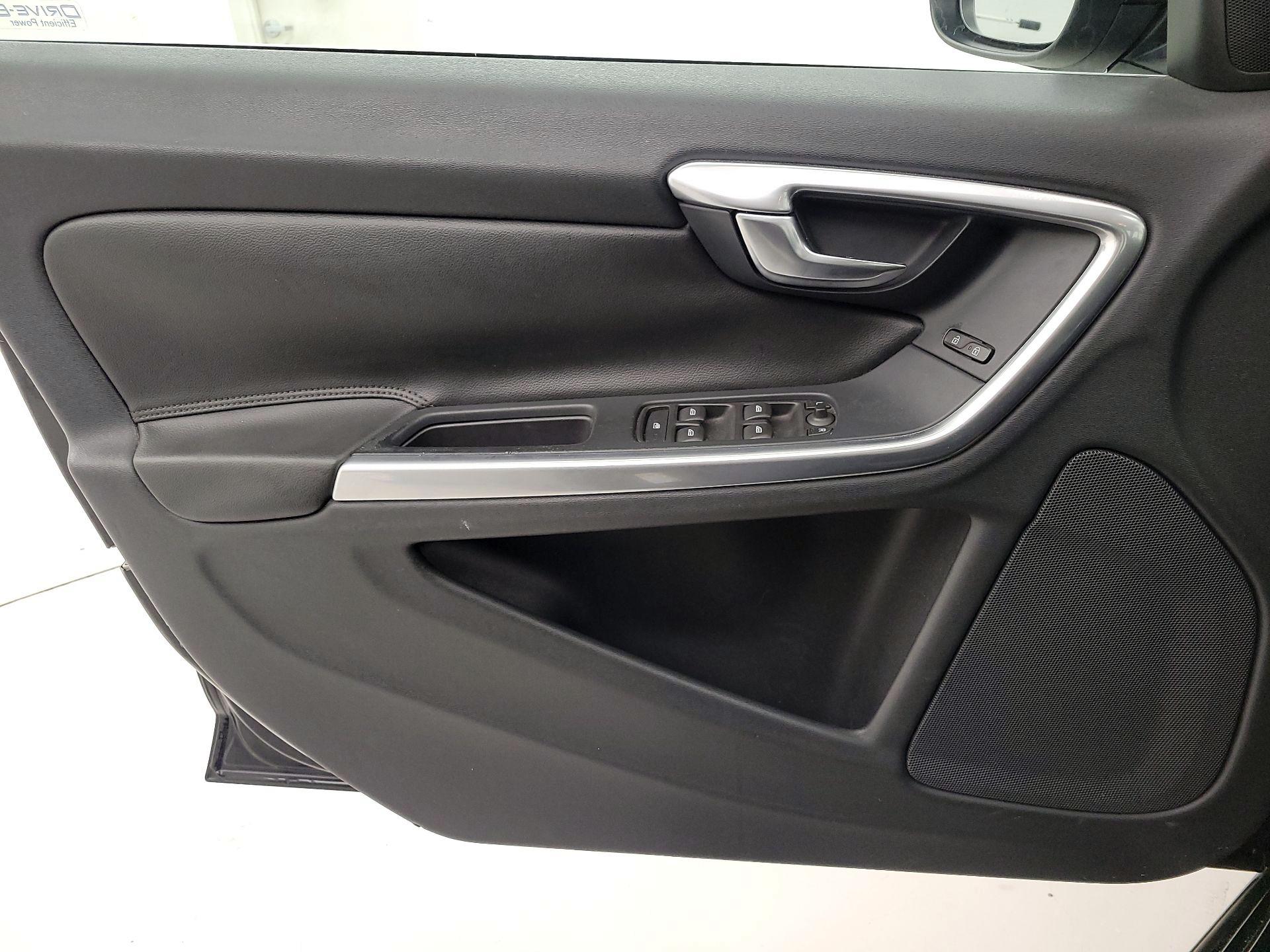 Thumbnail: 2015 Volvo V60 - 12