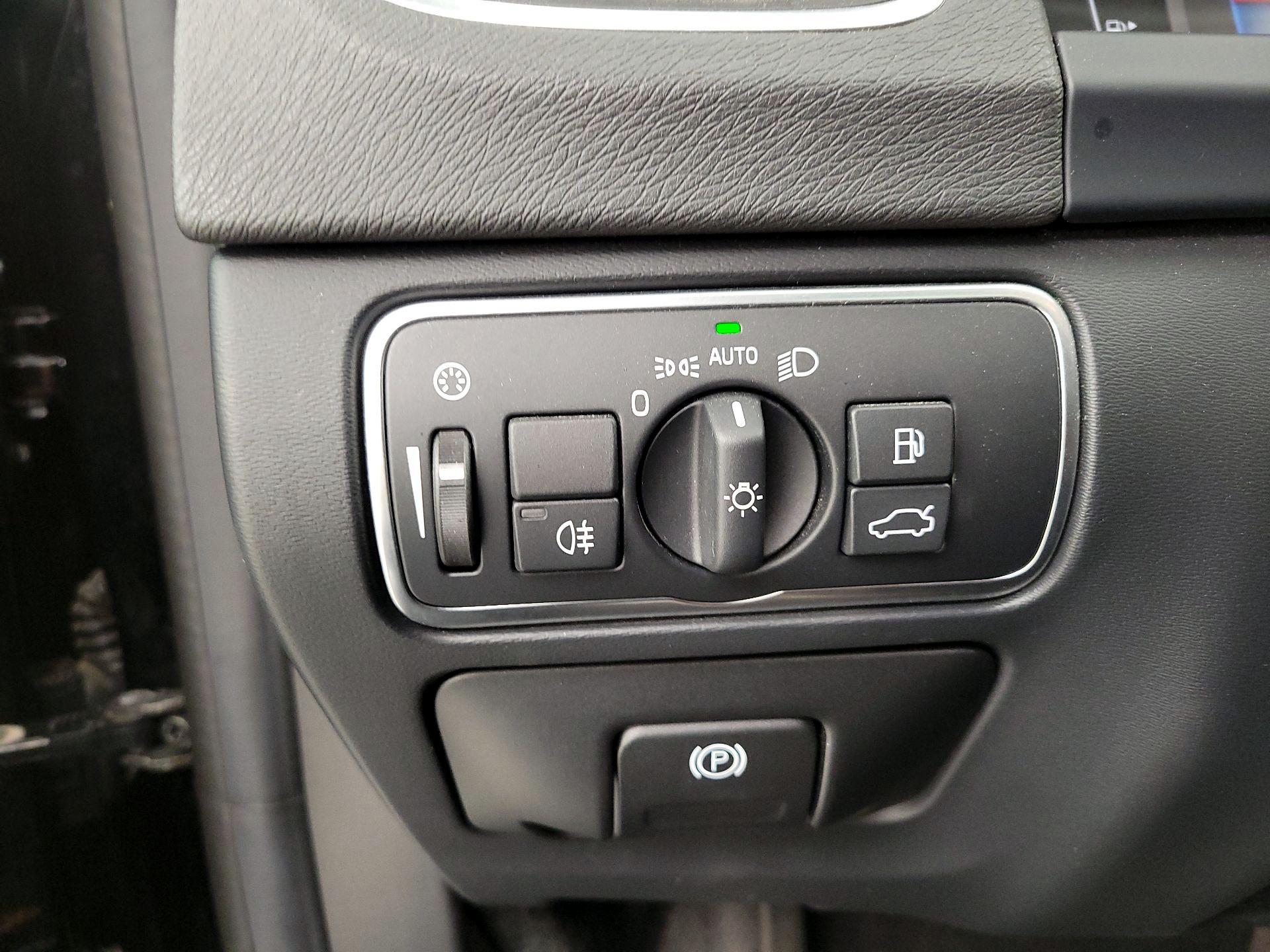 Thumbnail: 2015 Volvo V60 - 13