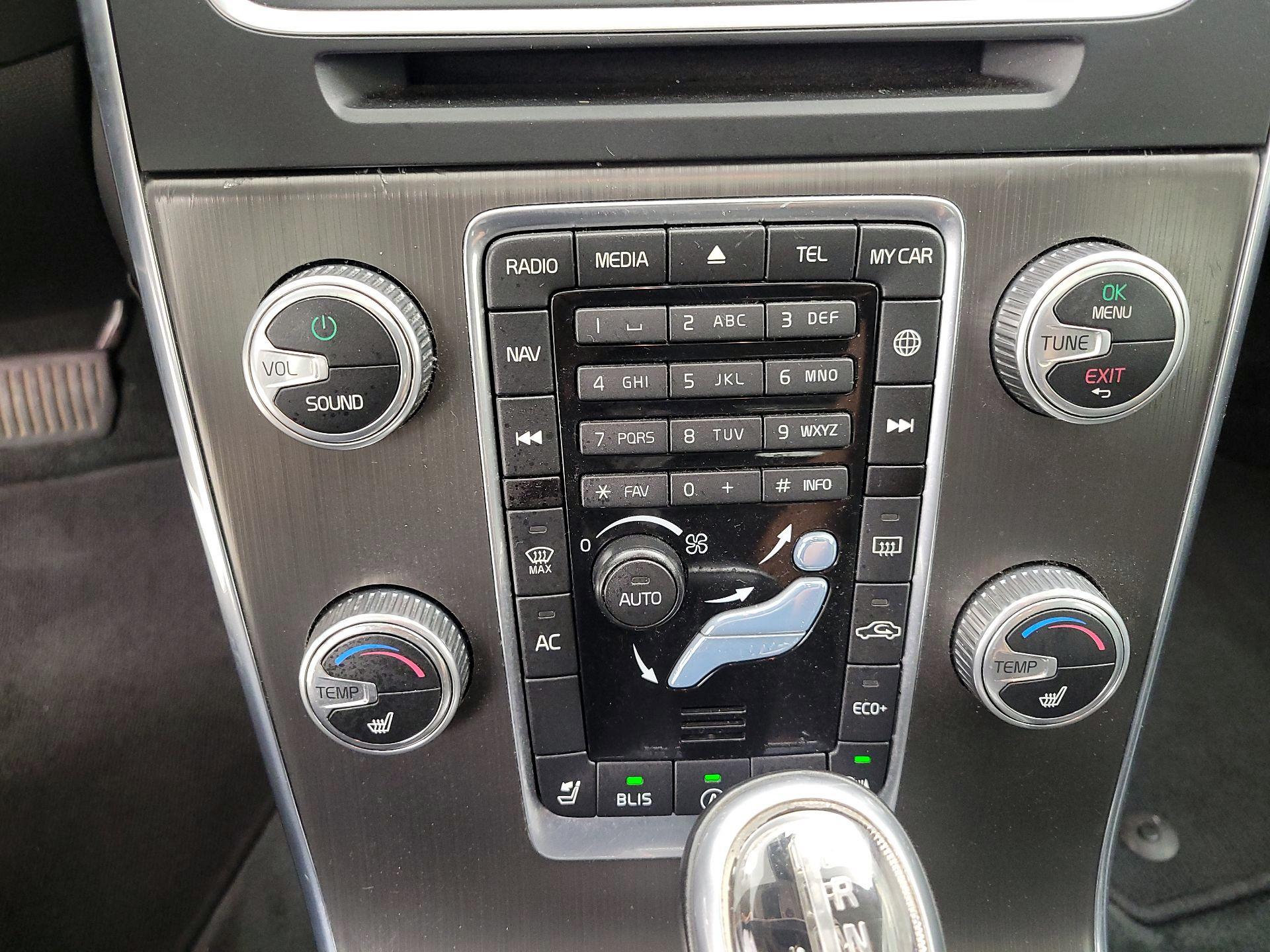 Thumbnail: 2015 Volvo V60 - 16