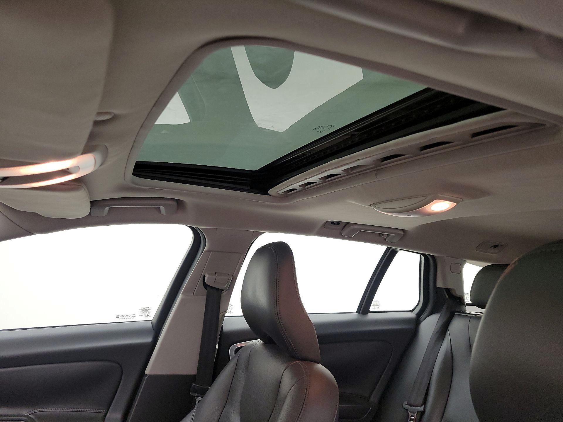 Thumbnail: 2015 Volvo V60 - 19