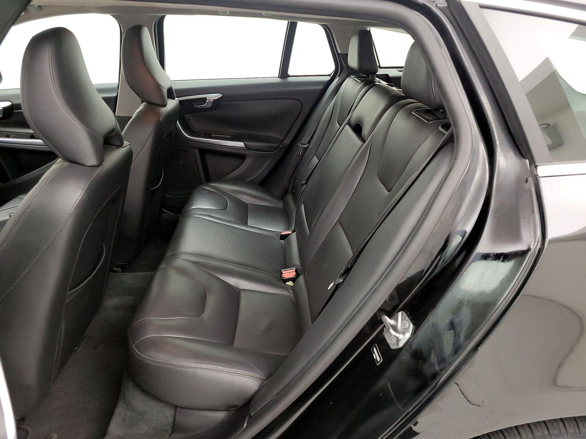 Thumbnail: 2015 Volvo V60 - 20