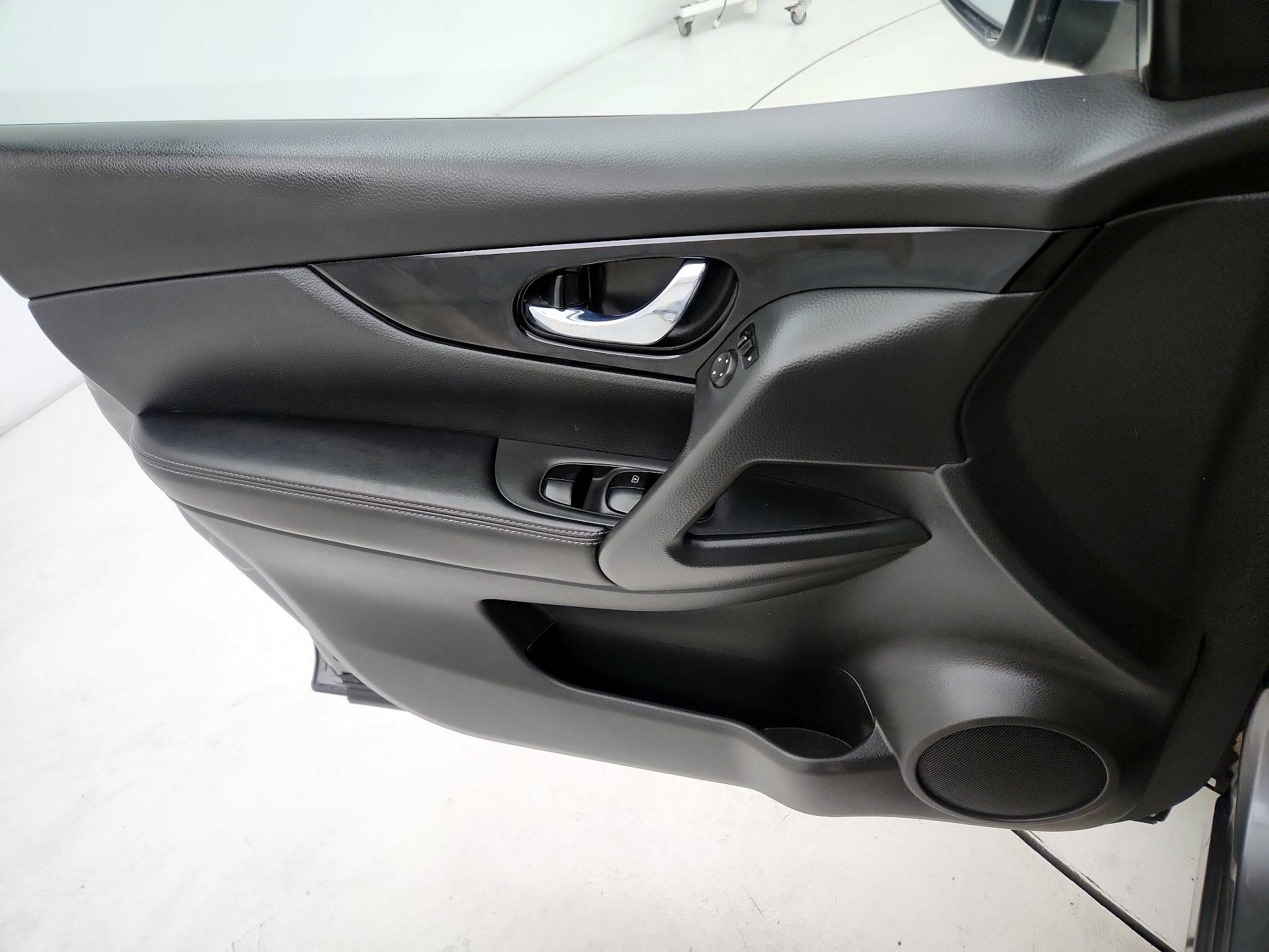 Thumbnail: 2018 Nissan Rogue Sport - 10
