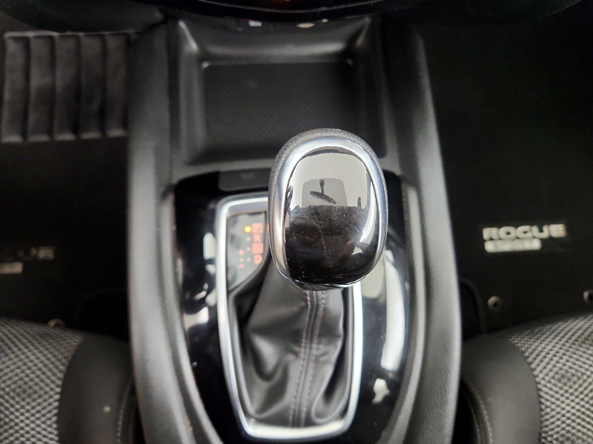 Thumbnail: 2018 Nissan Rogue Sport - 16