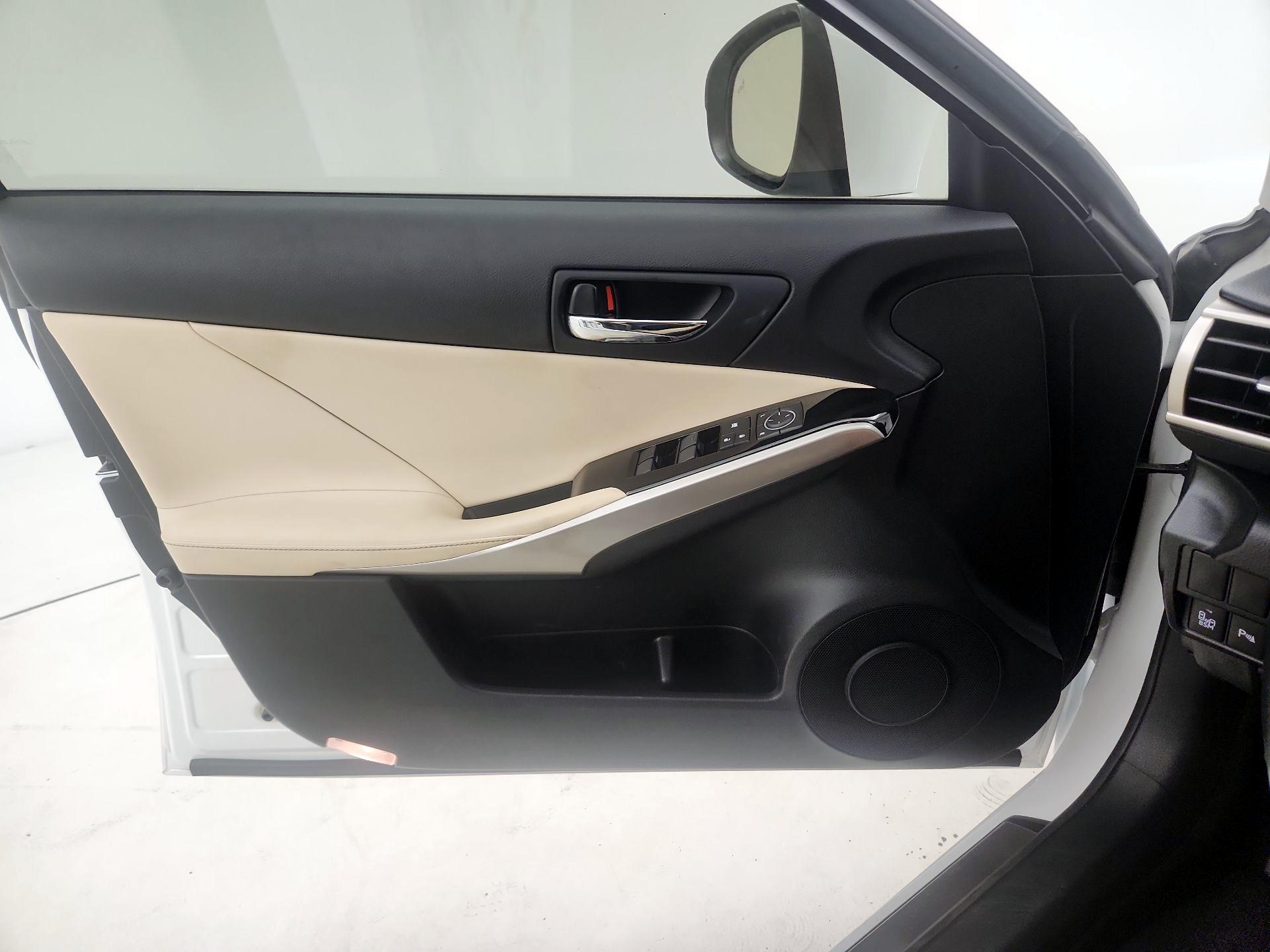 Thumbnail: 2015 Lexus IS - 10