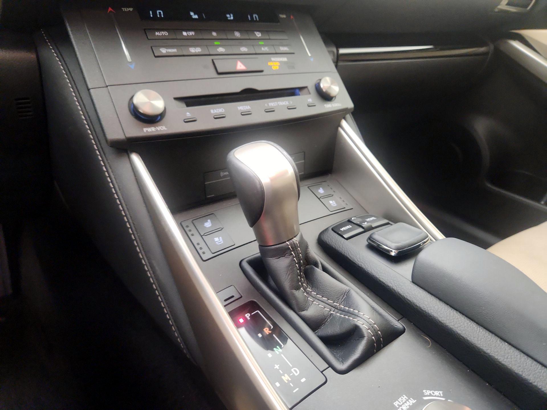 Thumbnail: 2015 Lexus IS - 16