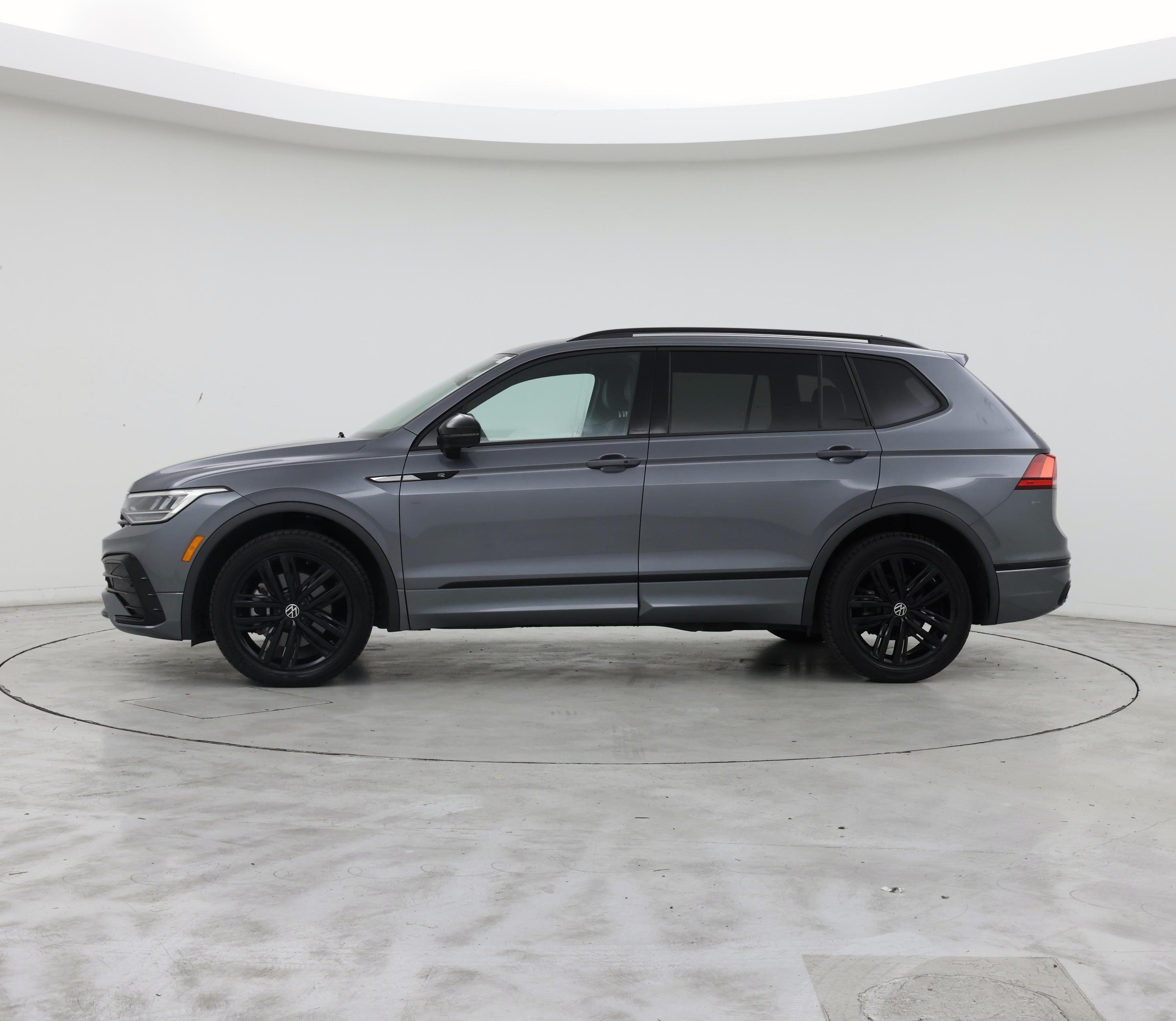 Thumbnail: 2022 Volkswagen Tiguan - 3