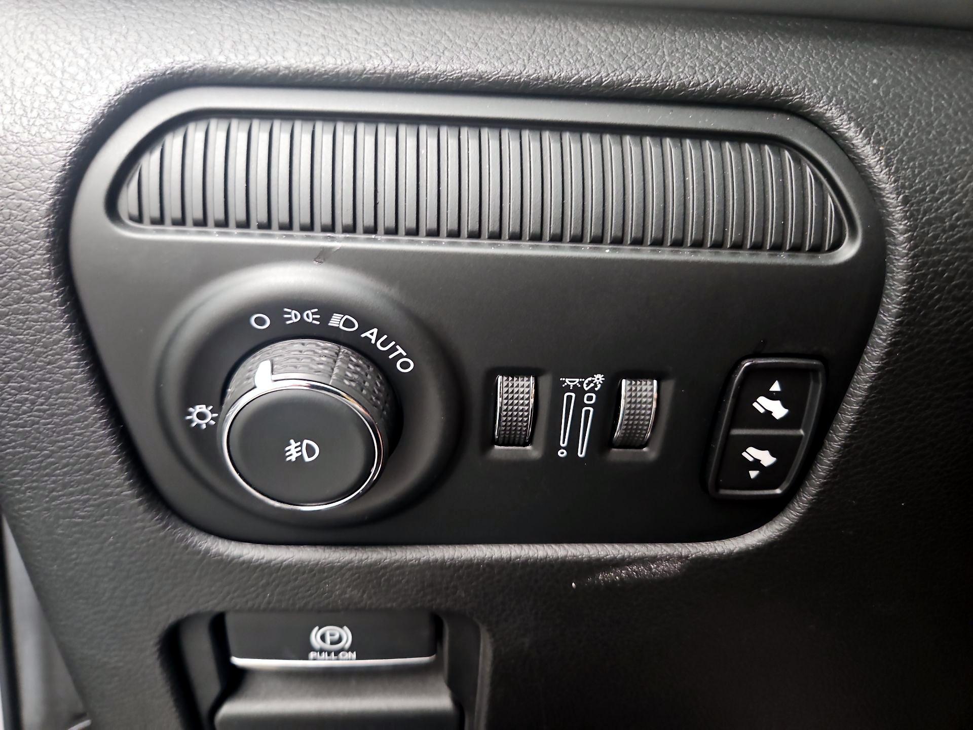 Thumbnail: 2022 Jeep Wagoneer - 13