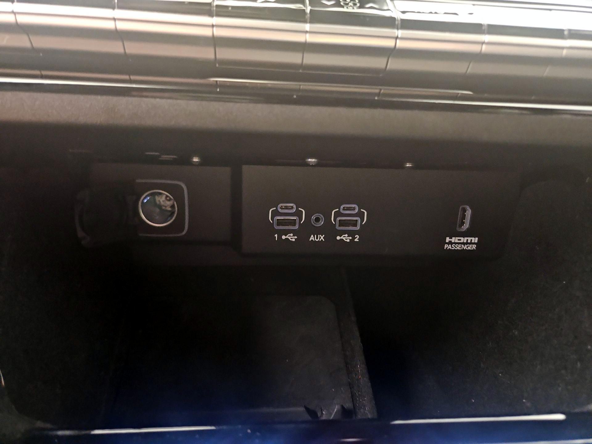 Thumbnail: 2022 Jeep Wagoneer - 19