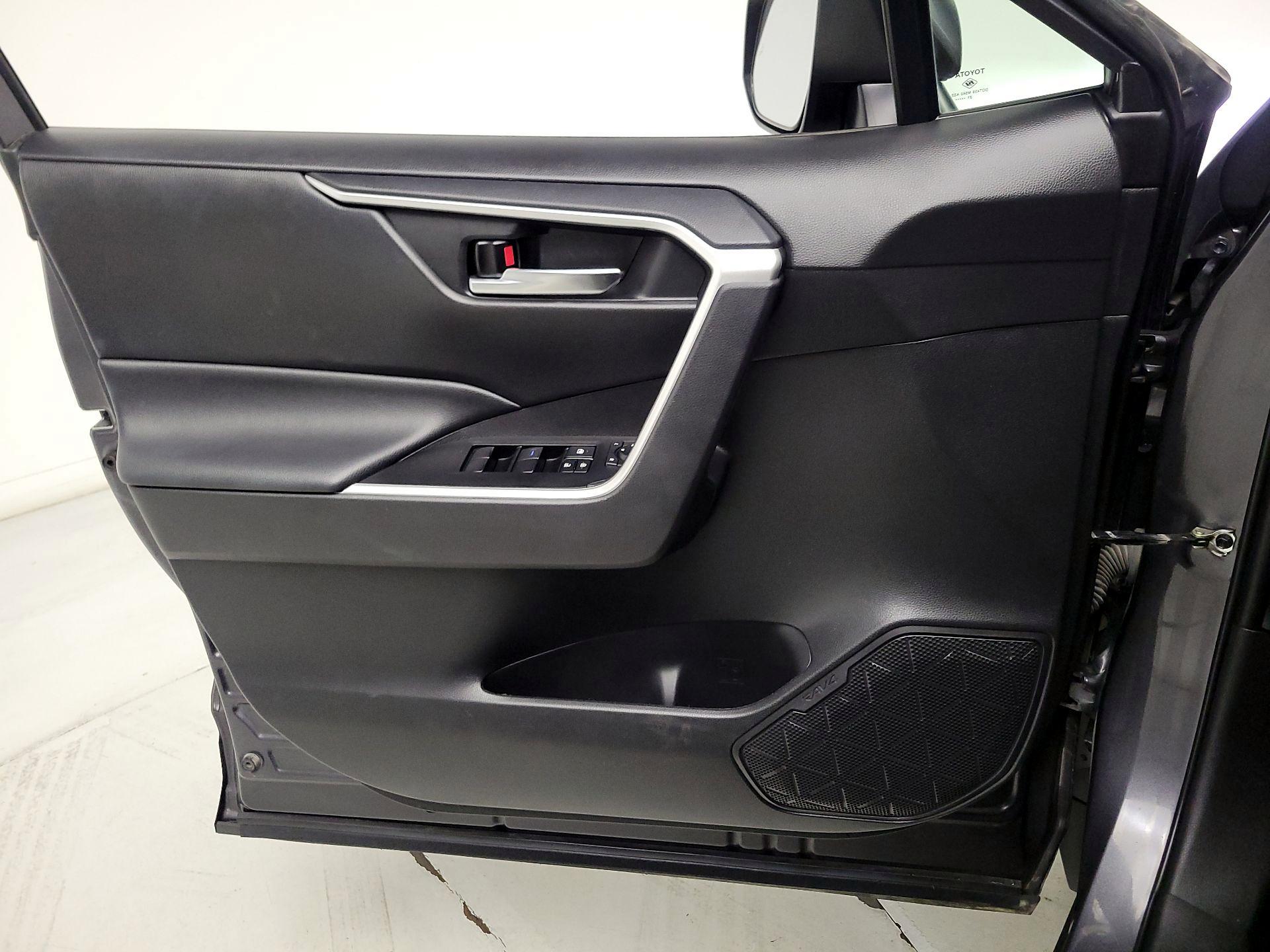 Thumbnail: 2021 Toyota RAV4 - 12