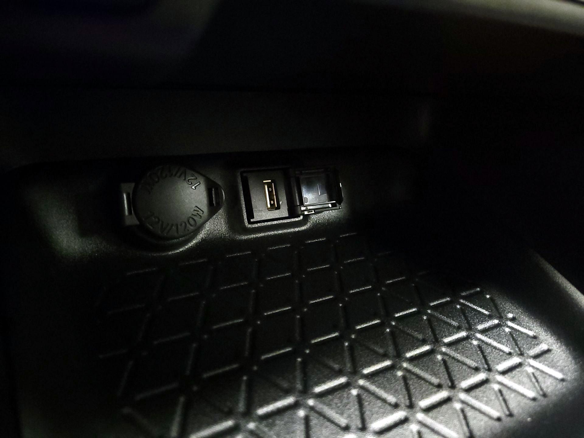 Thumbnail: 2021 Toyota RAV4 - 18