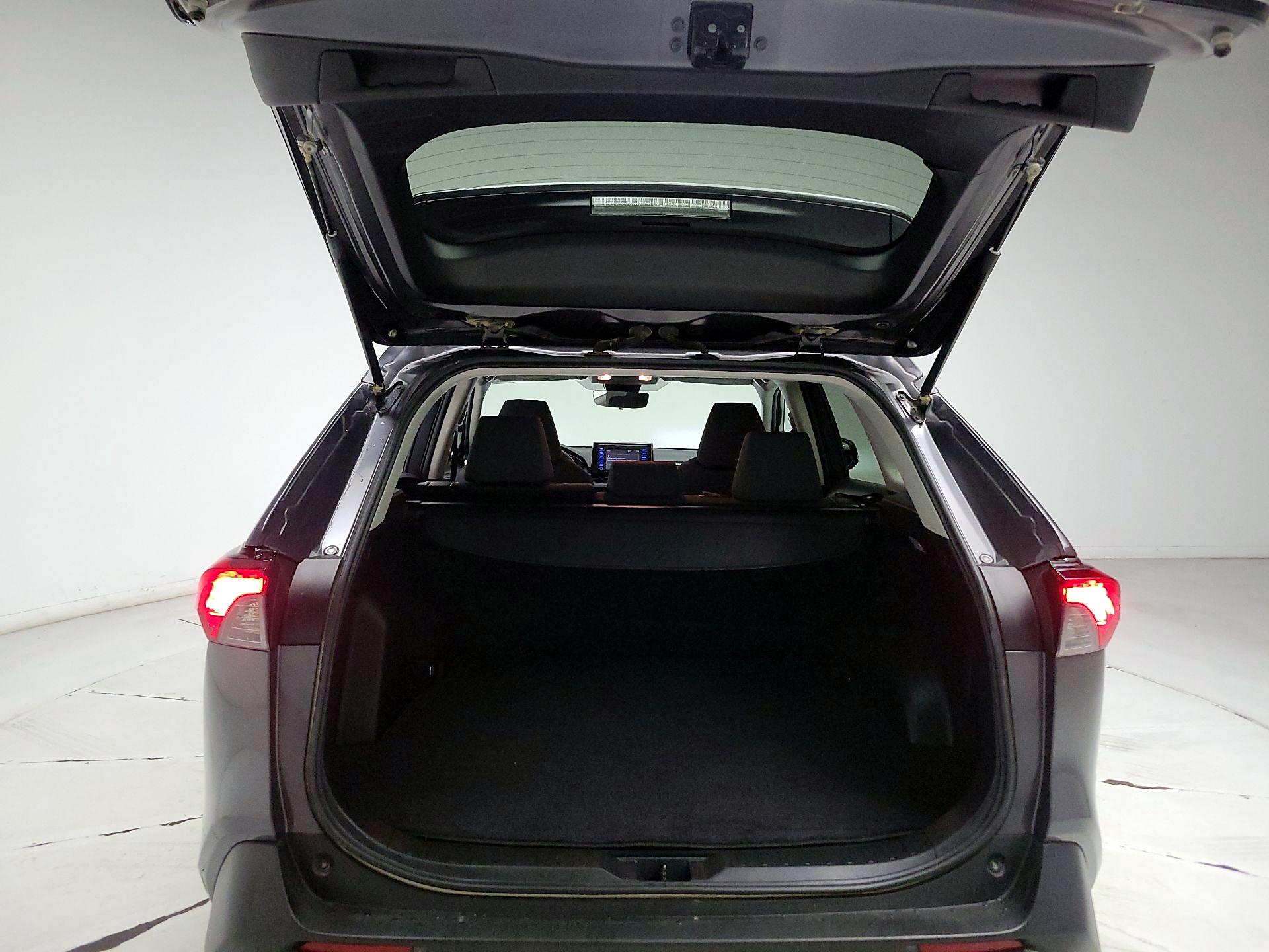 Thumbnail: 2021 Toyota RAV4 - 20