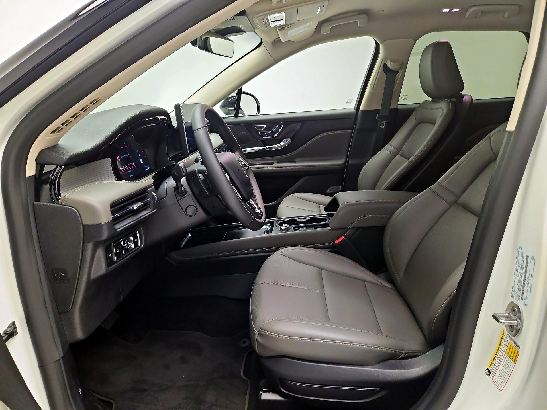 Thumbnail: 2024 Lincoln Corsair - 11