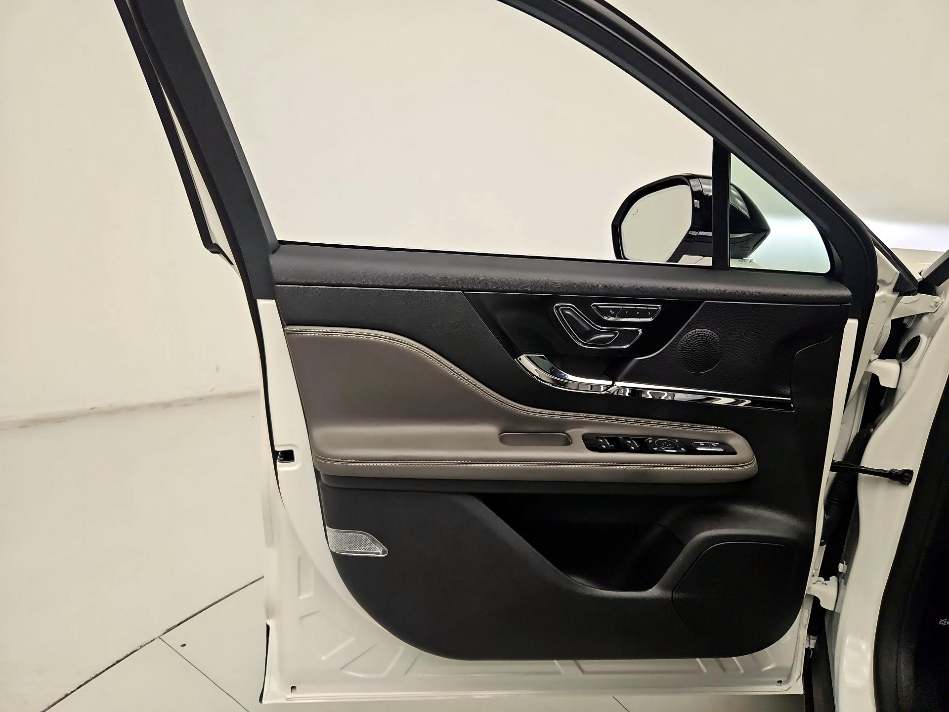 Thumbnail: 2024 Lincoln Corsair - 12