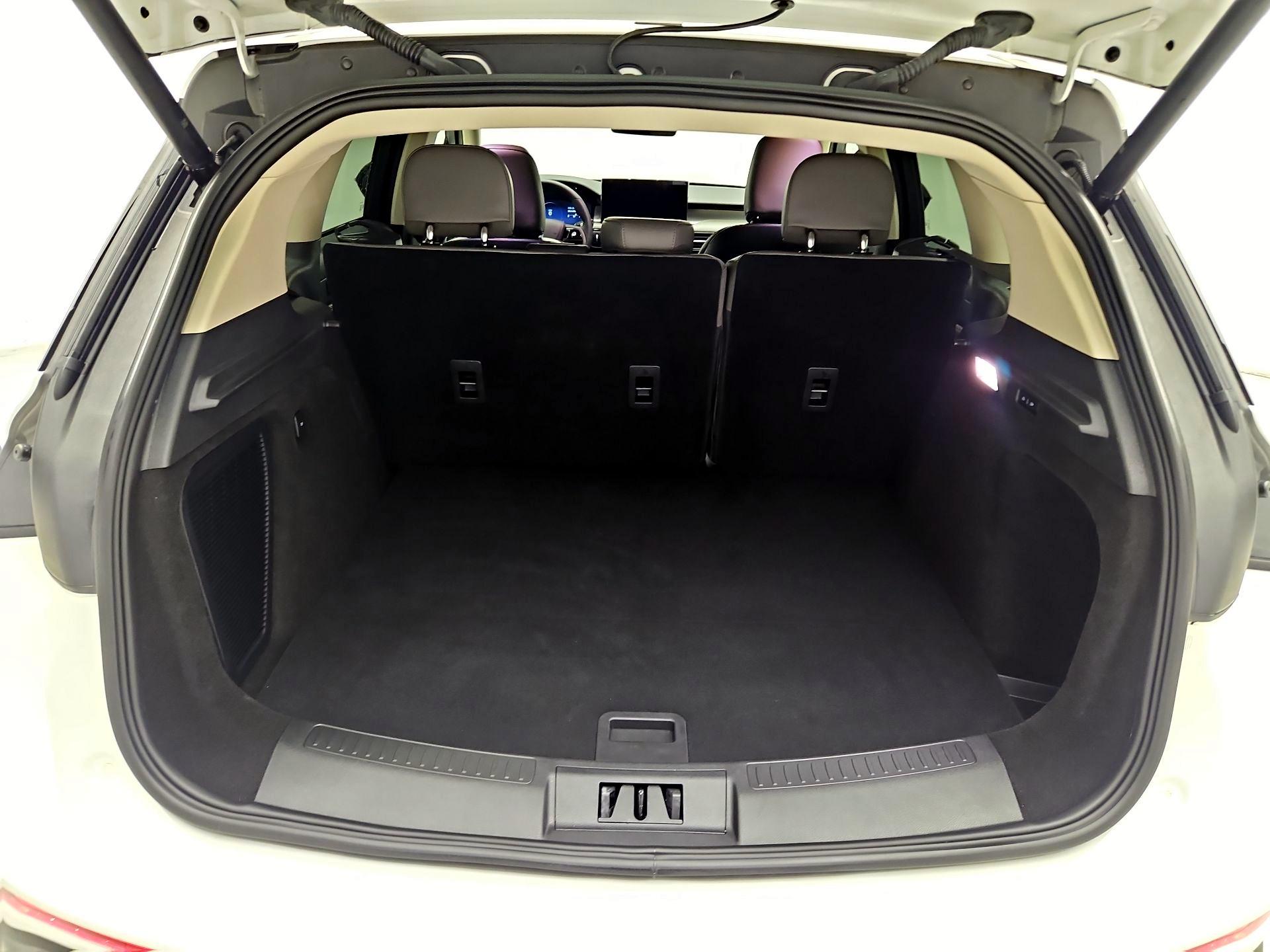 Thumbnail: 2024 Lincoln Corsair - 19