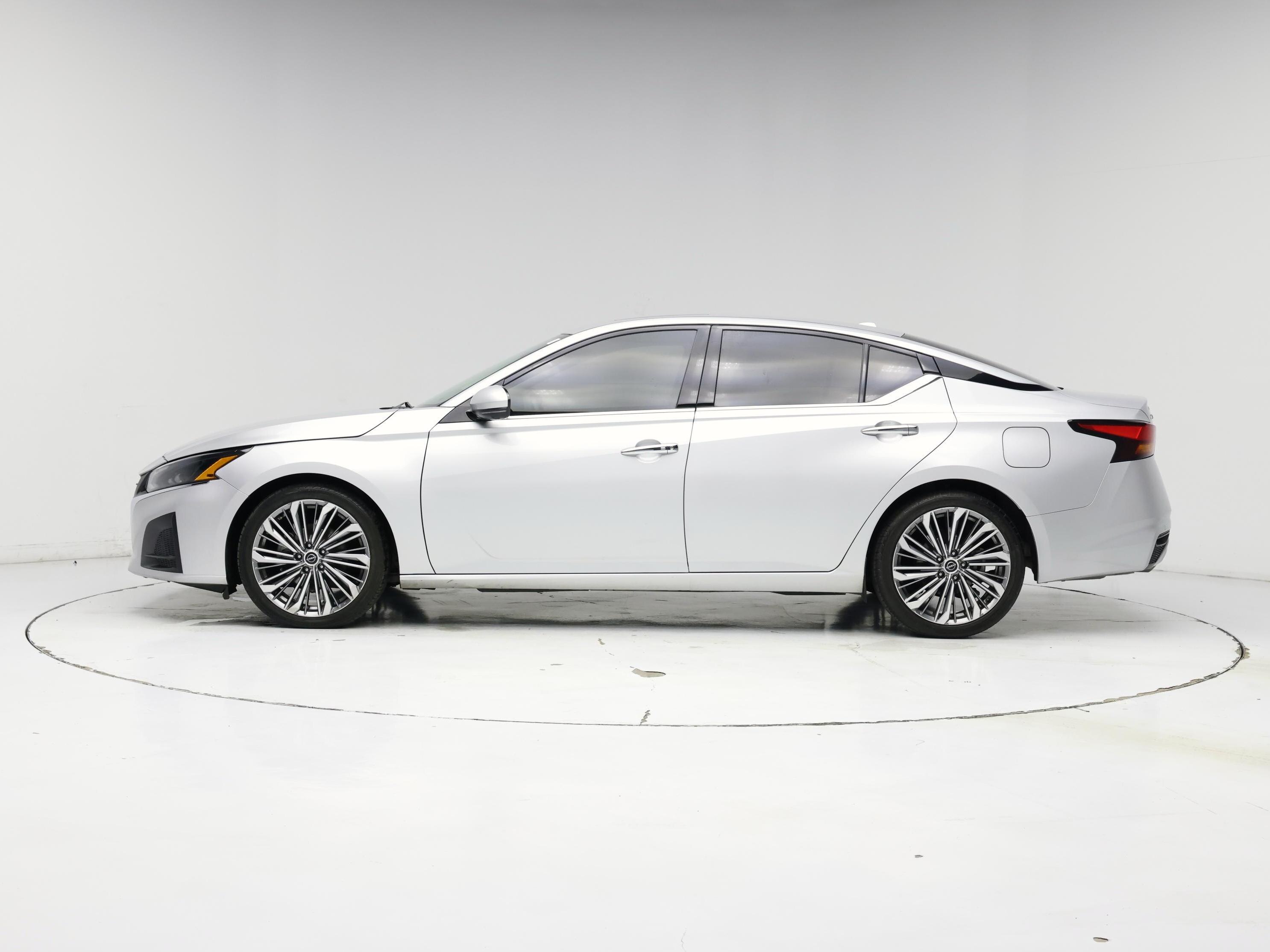 Thumbnail: 2023 Nissan Altima - 3