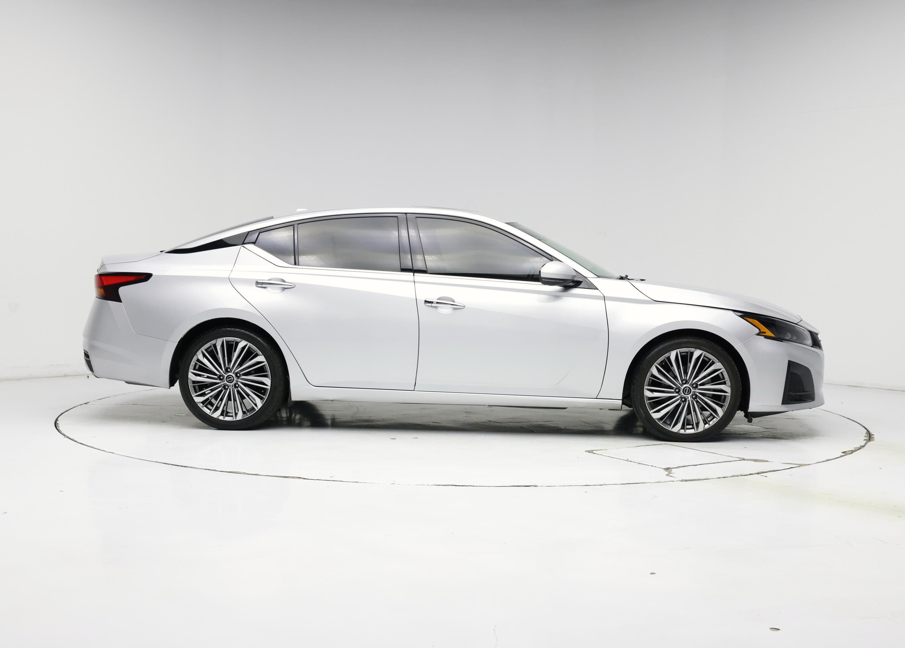 Thumbnail: 2023 Nissan Altima - 7