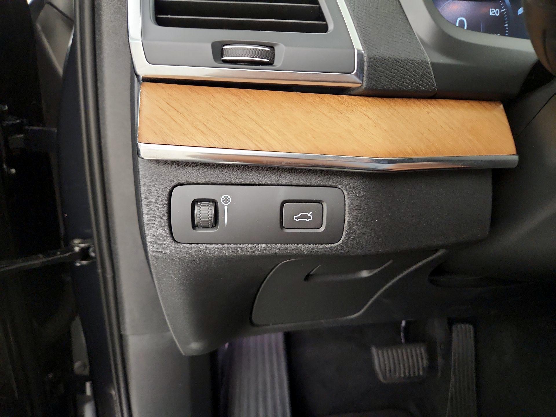 Thumbnail: 2022 Volvo XC90 - 13