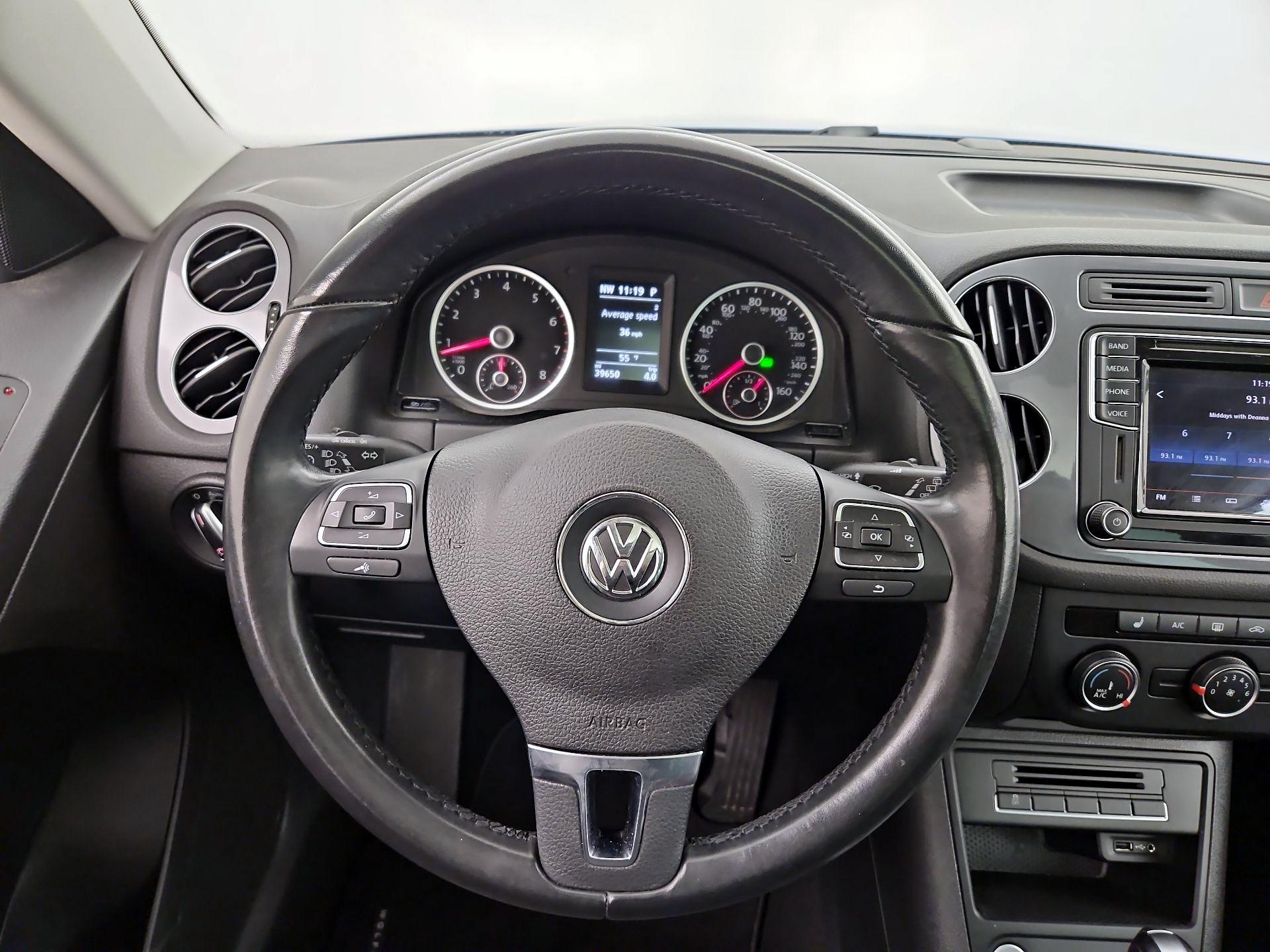Thumbnail: 2017 Volkswagen Tiguan - 10