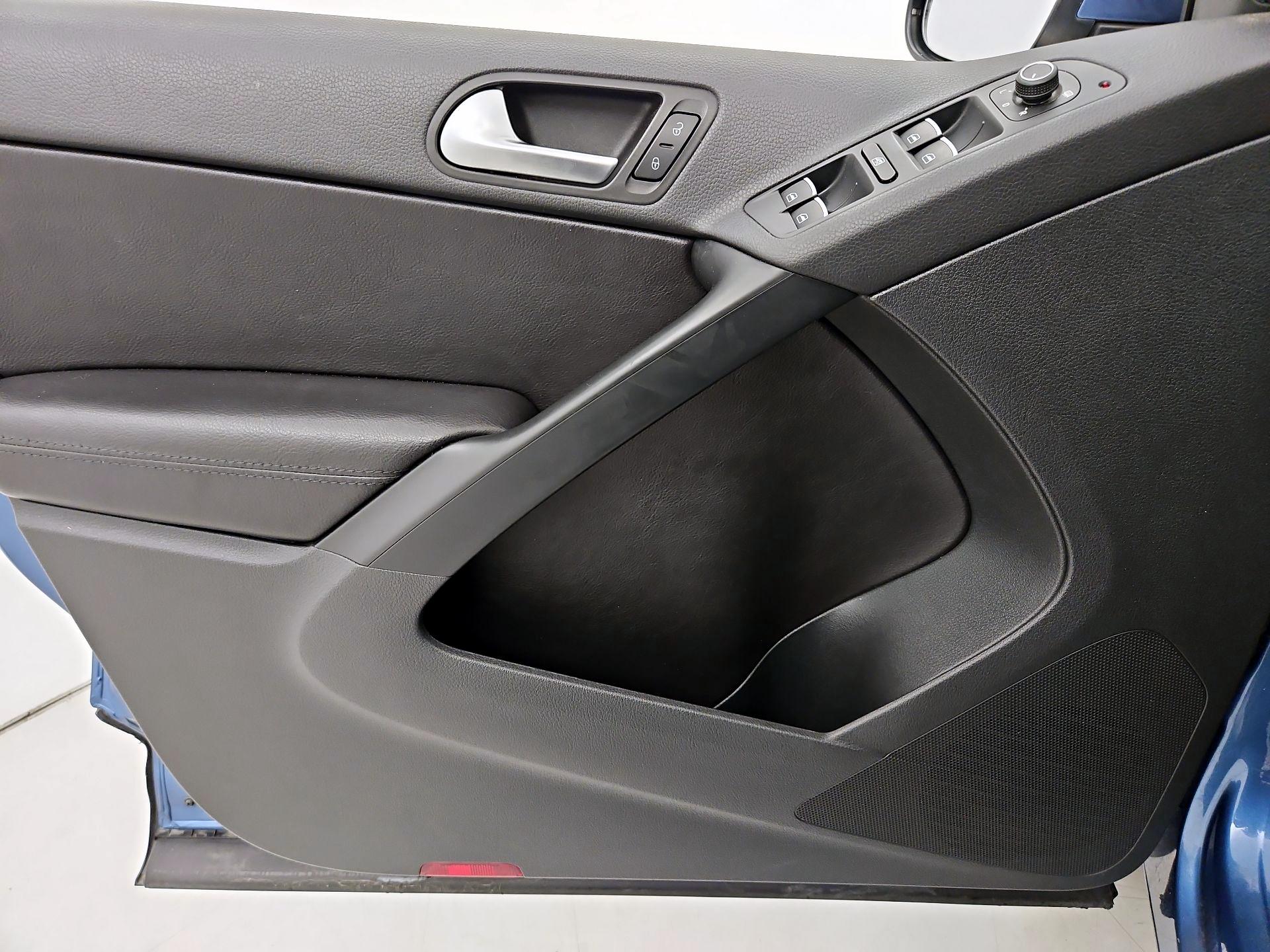 Thumbnail: 2017 Volkswagen Tiguan - 12