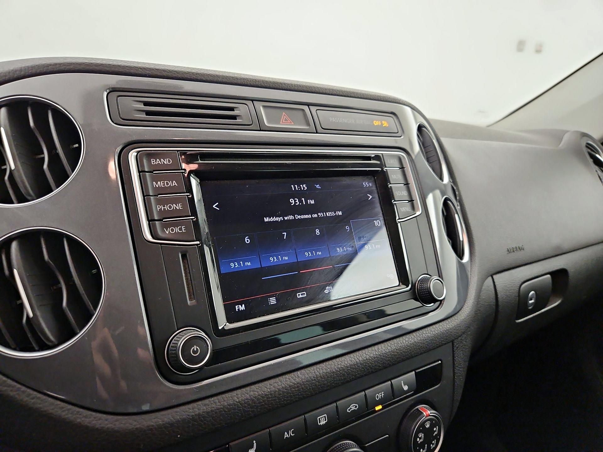 Thumbnail: 2017 Volkswagen Tiguan - 15