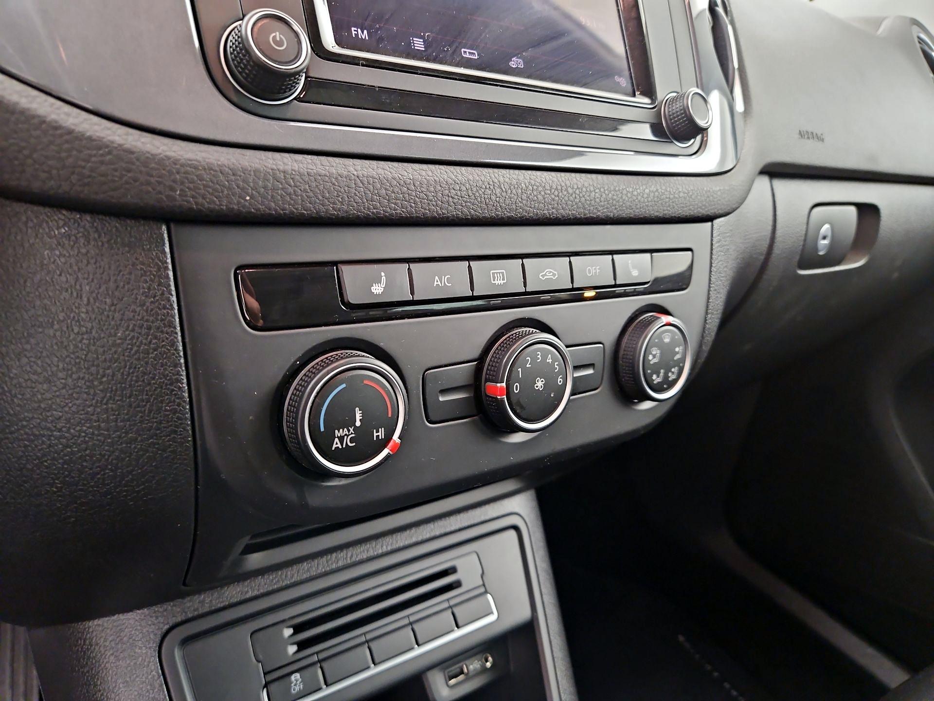 Thumbnail: 2017 Volkswagen Tiguan - 16