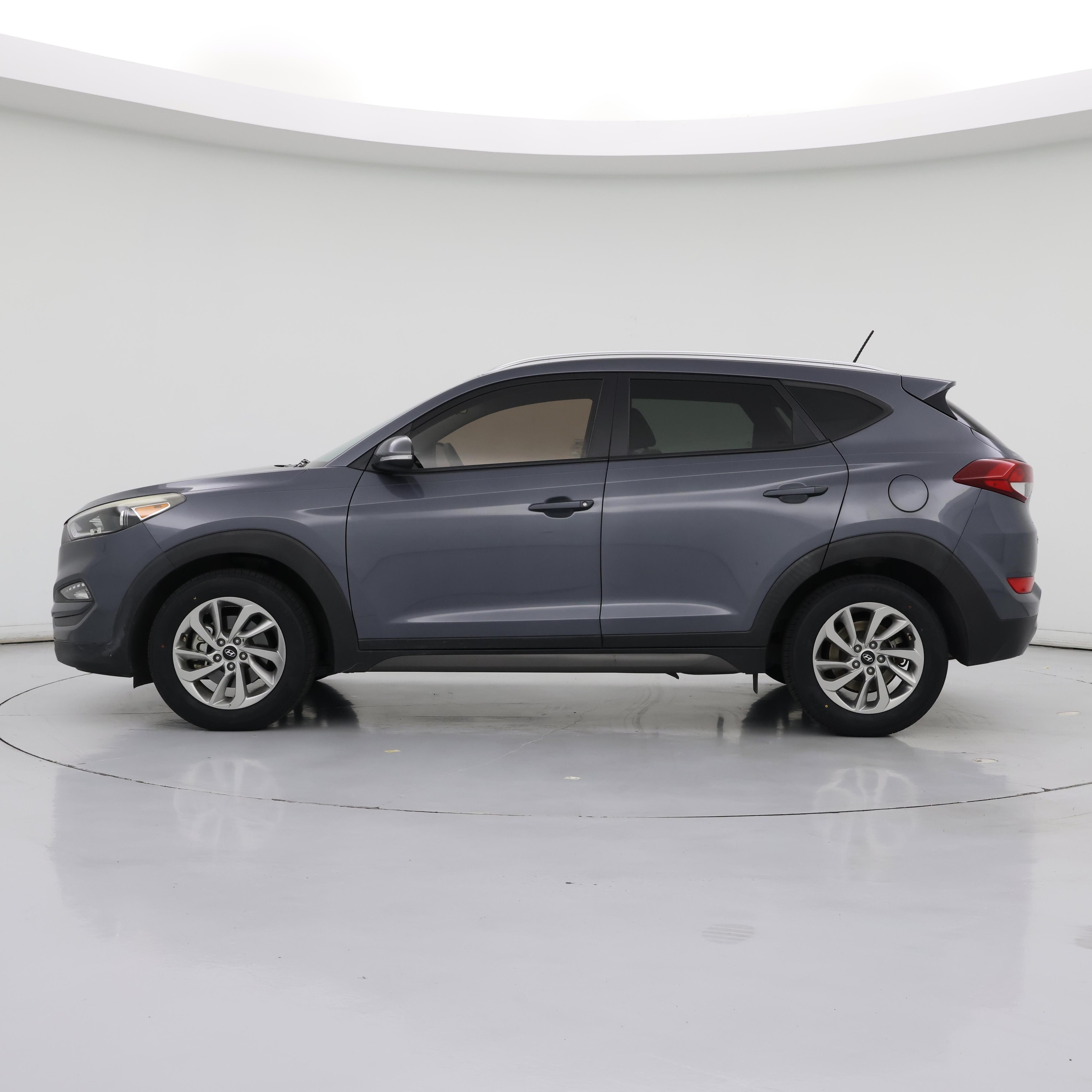 Thumbnail: 2016 Hyundai Tucson - 3