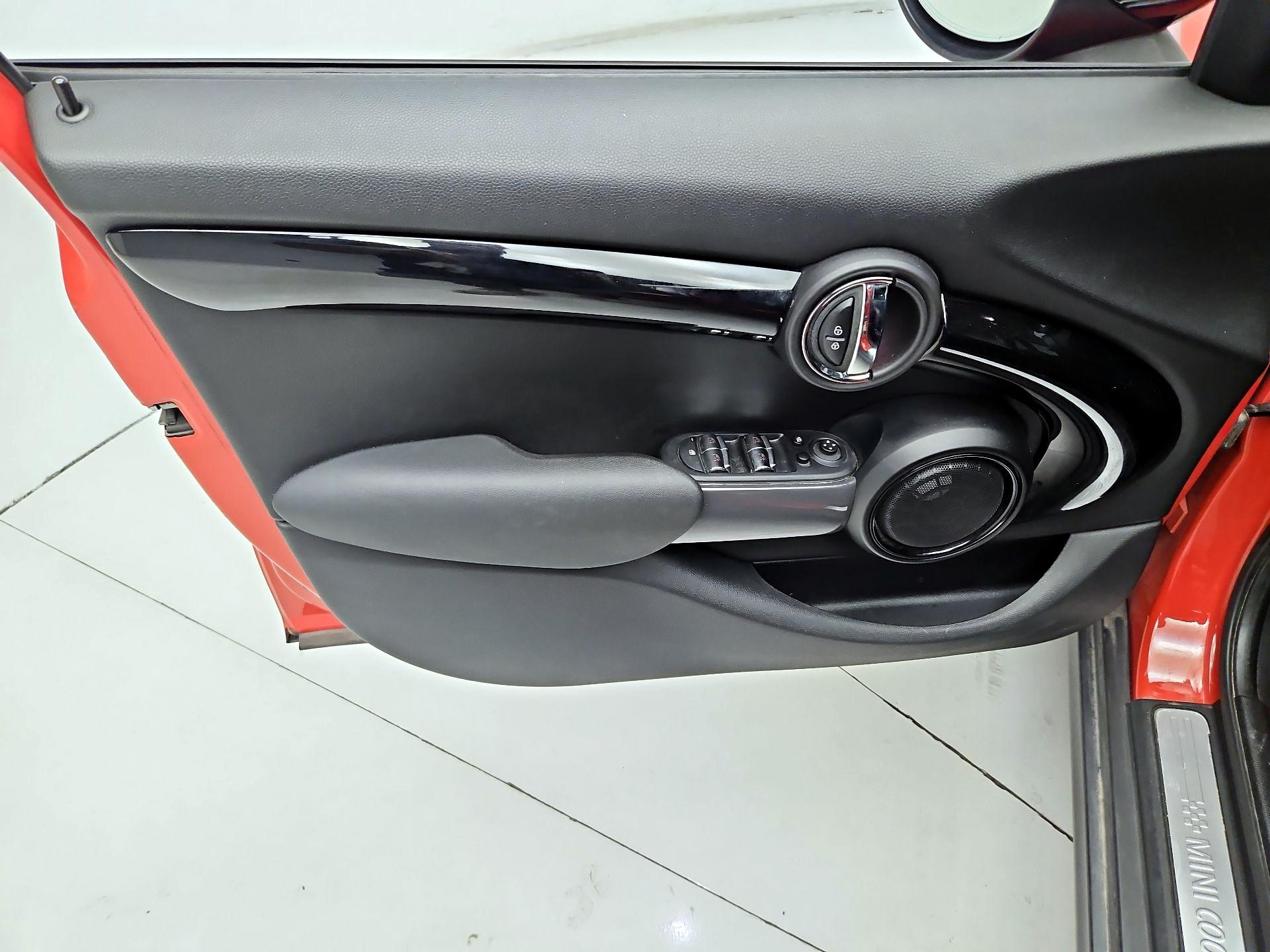 Thumbnail: 2021 MINI Cooper Hardtop - 12