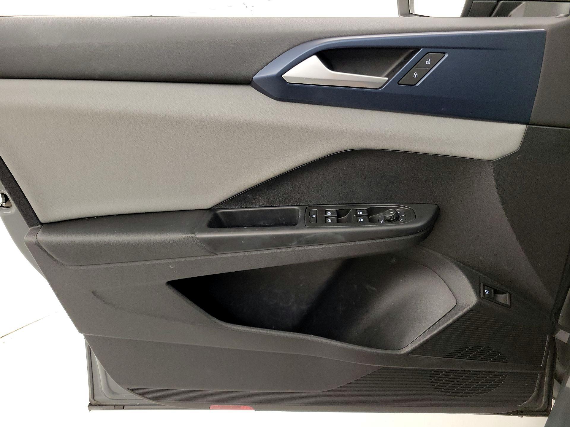 Thumbnail: 2022 Volkswagen Taos - 12