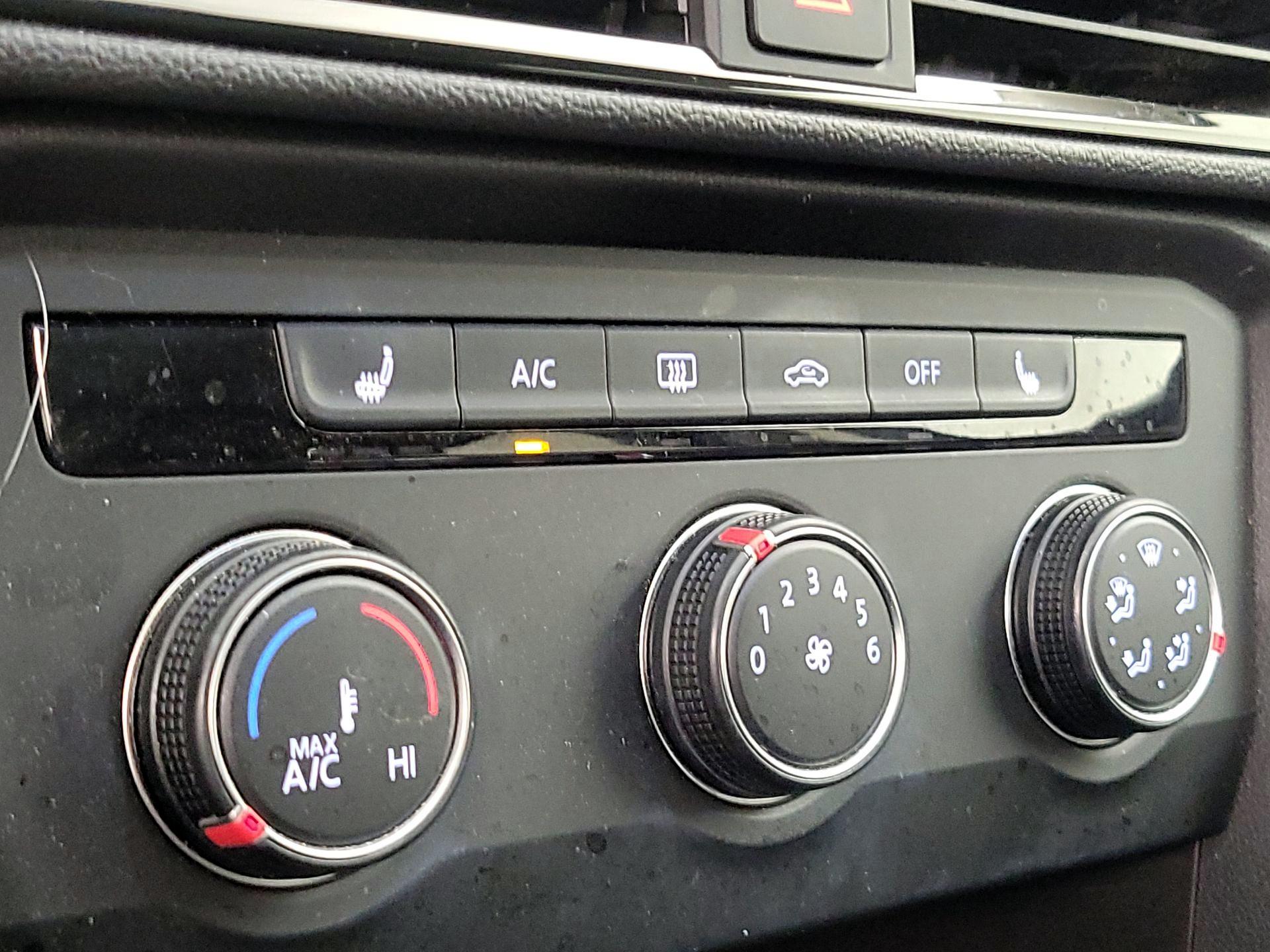 Thumbnail: 2022 Volkswagen Taos - 16