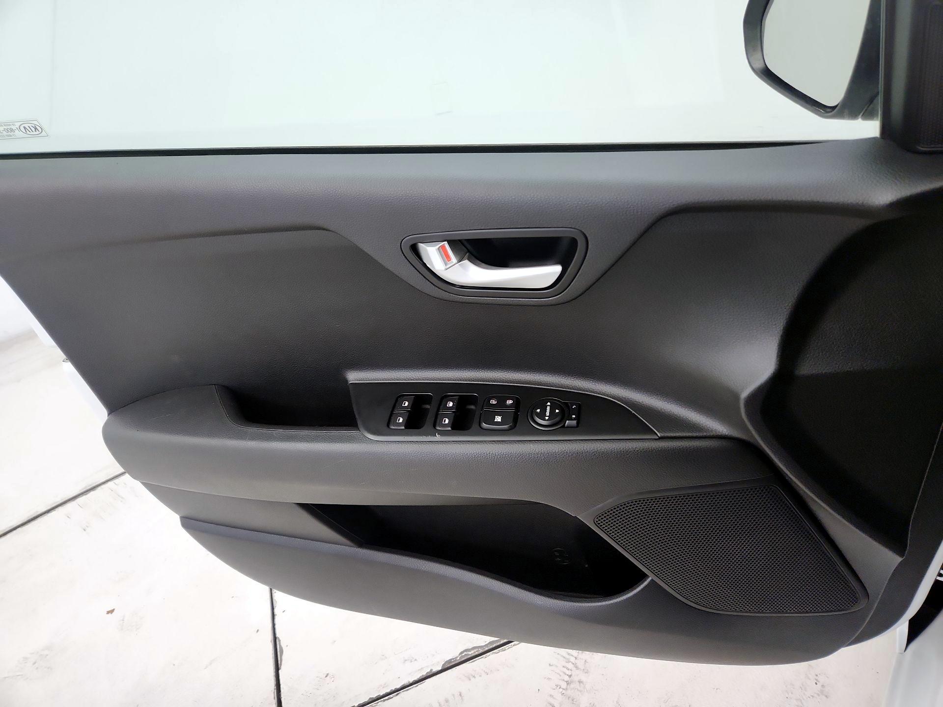 Thumbnail: 2021 Kia Rio - 12