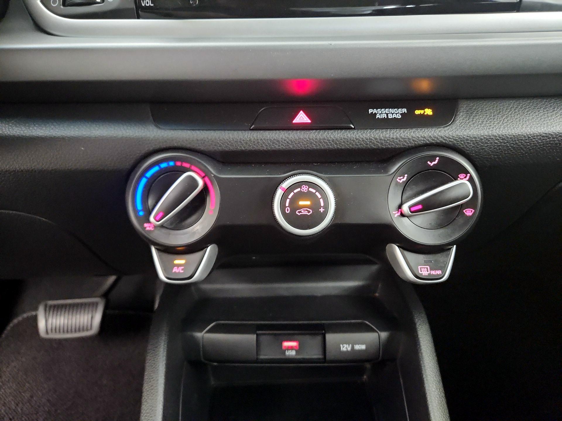 Thumbnail: 2021 Kia Rio - 16