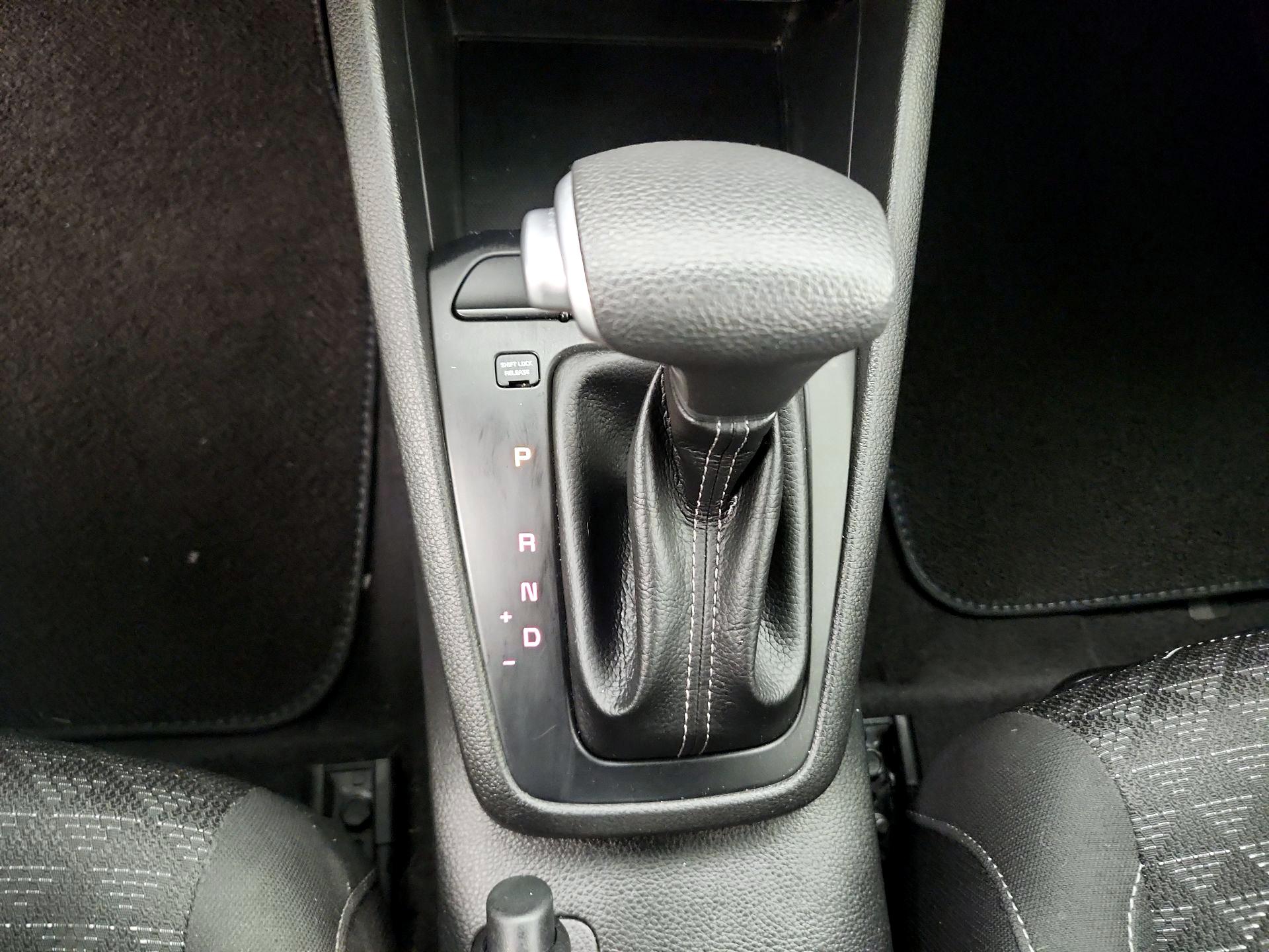 Thumbnail: 2021 Kia Rio - 17