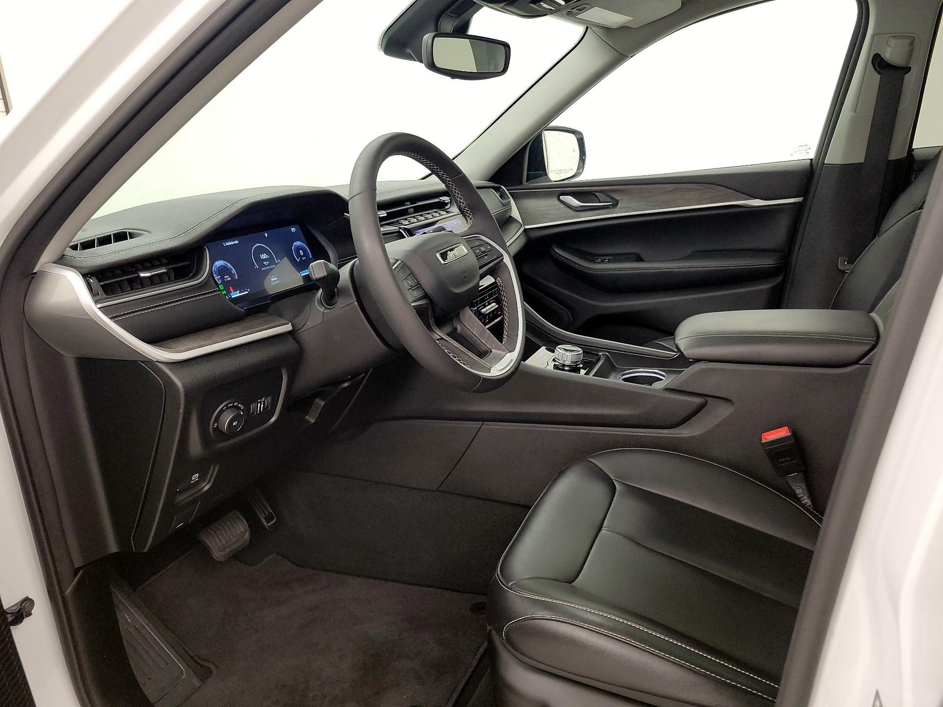 Thumbnail: 2024 Jeep Grand Cherokee - 11