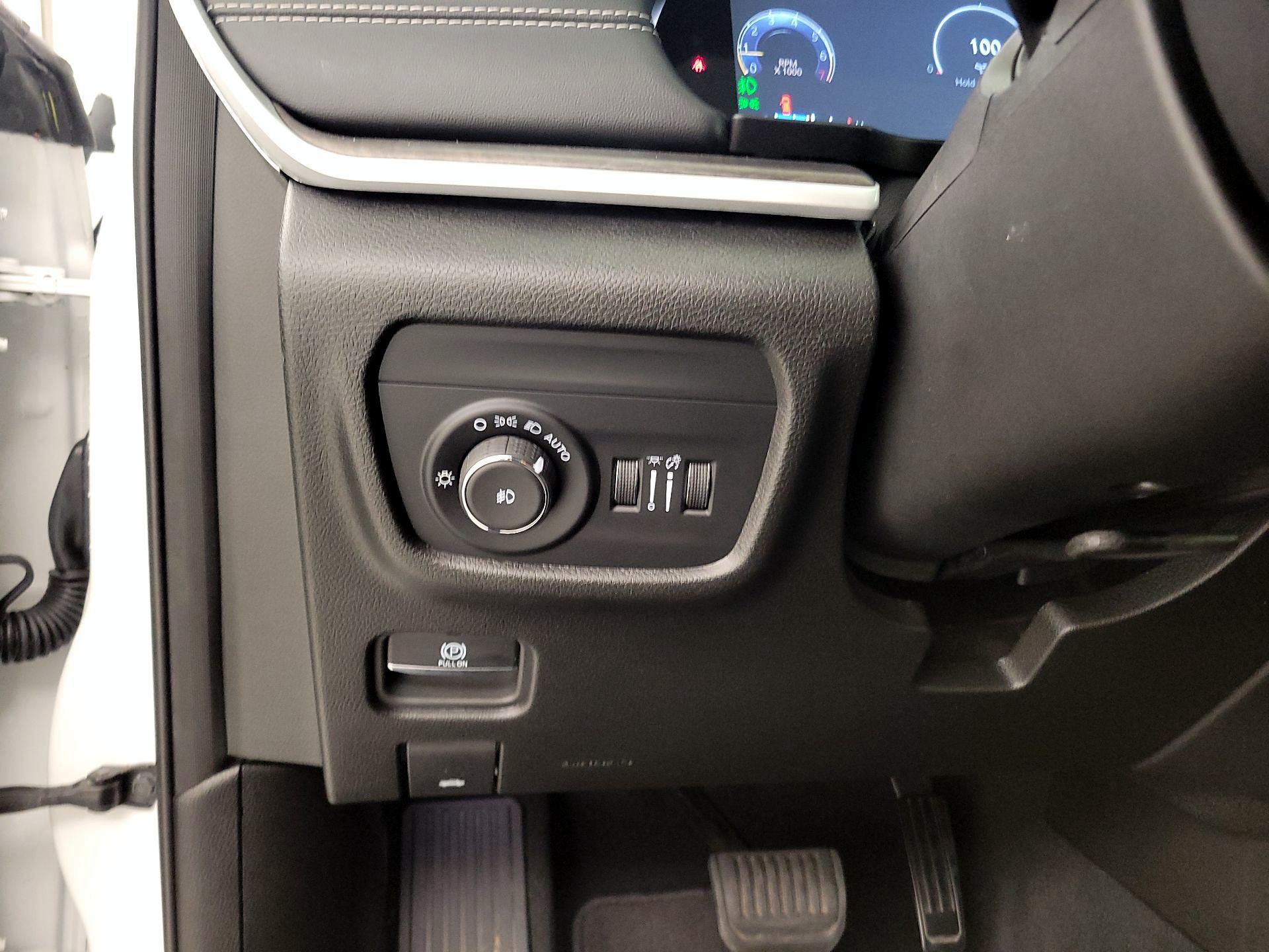 Thumbnail: 2024 Jeep Grand Cherokee - 13