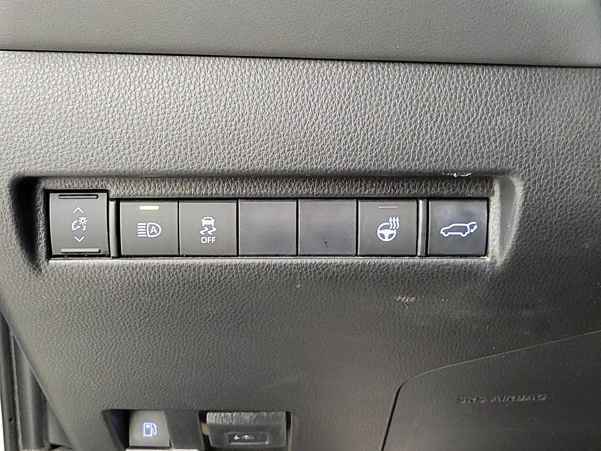 Thumbnail: 2021 Toyota Venza - 13