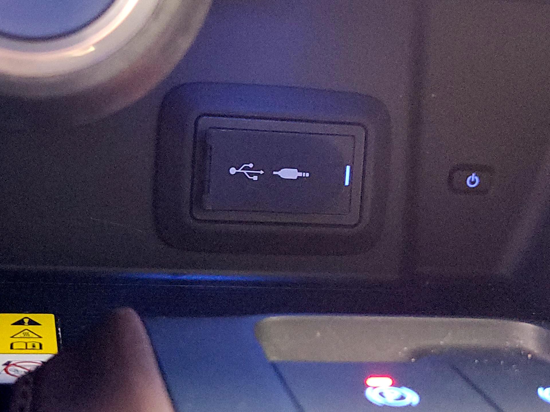 Thumbnail: 2021 Toyota Venza - 18