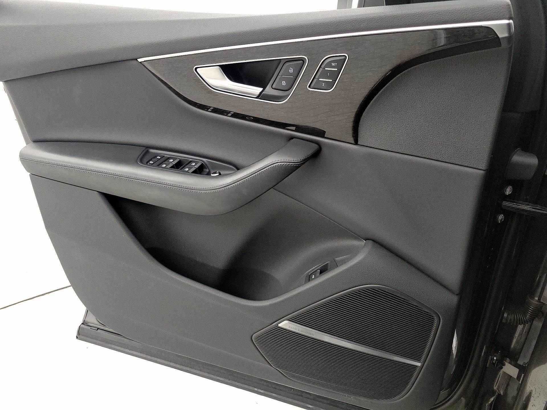 Thumbnail: 2021 Audi Q7 - 12