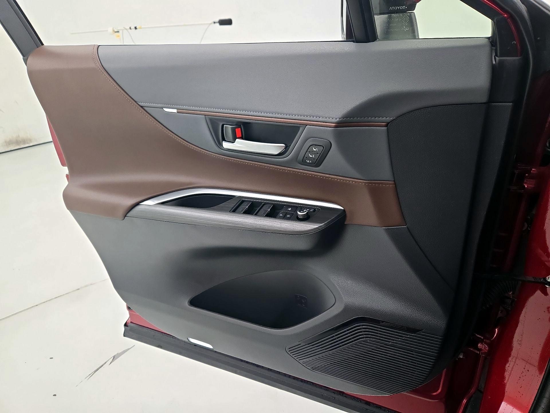 Thumbnail: 2024 Toyota Venza - 12