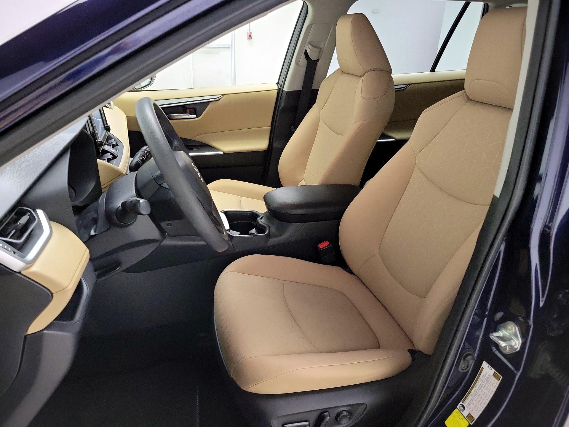 Thumbnail: 2020 Toyota RAV4 - 11