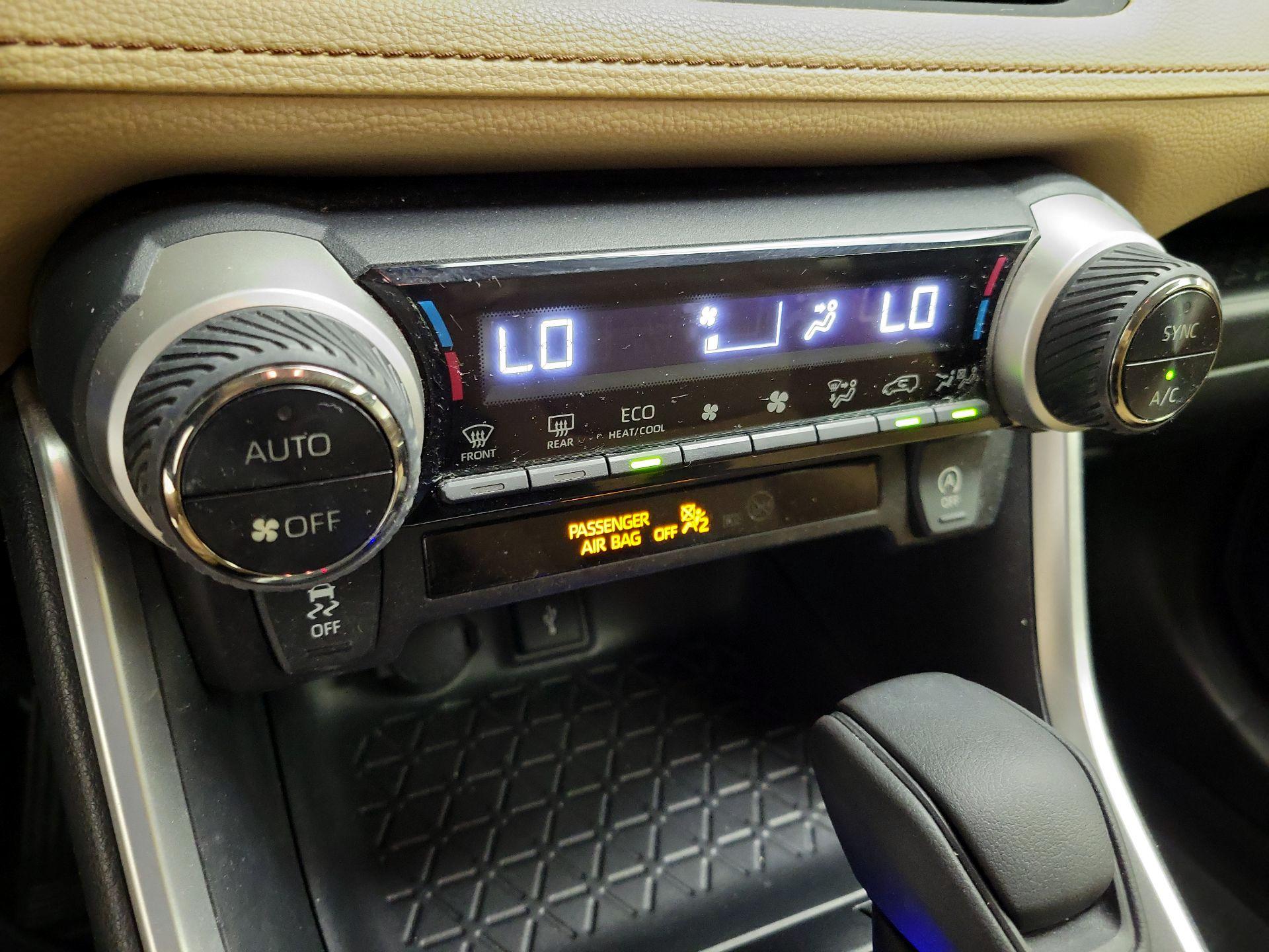 Thumbnail: 2020 Toyota RAV4 - 17